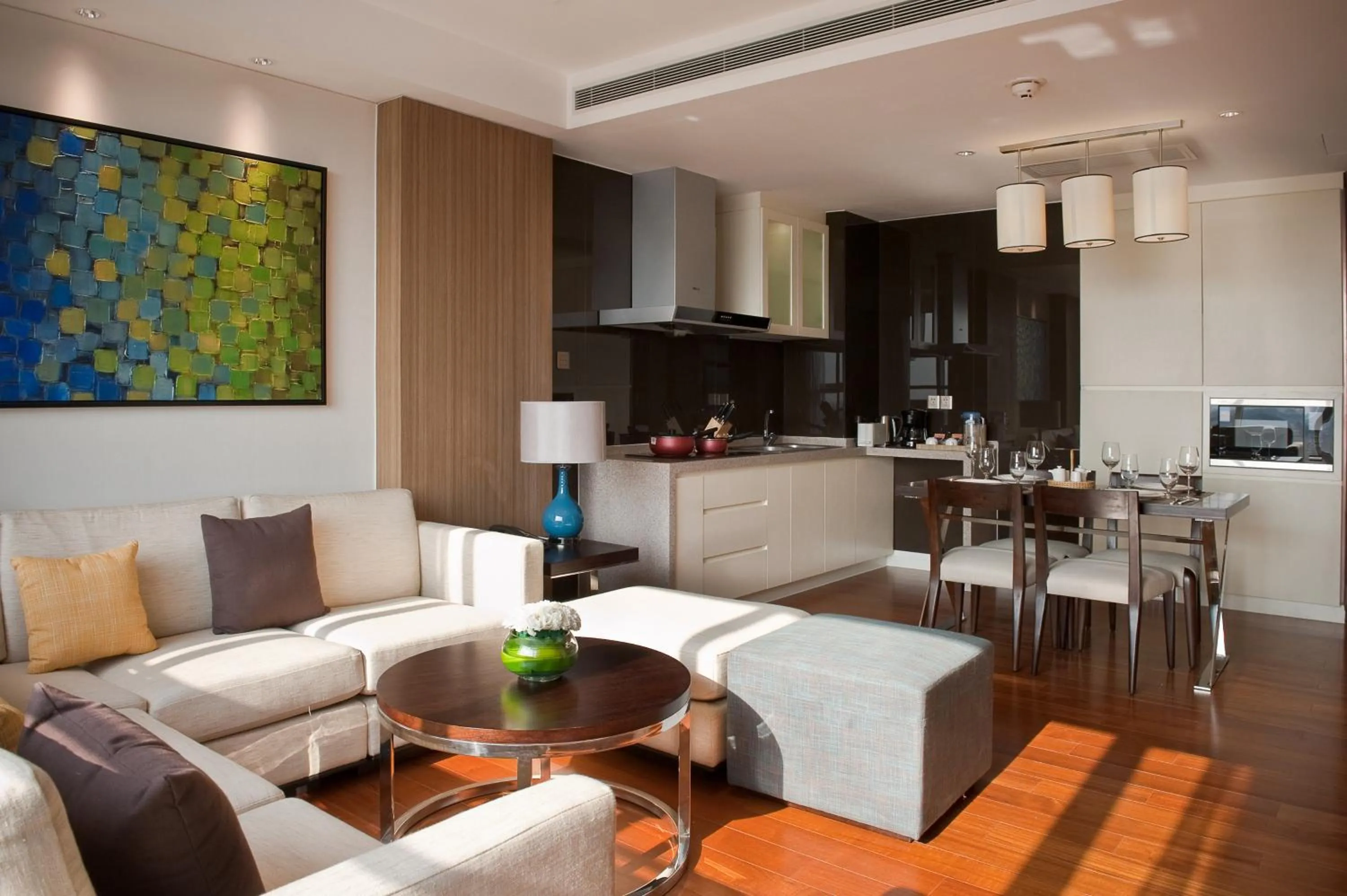 Photo of the whole room, Kitchen/Kitchenette in Crowne Plaza Shanghai Anting, an IHG Hotel