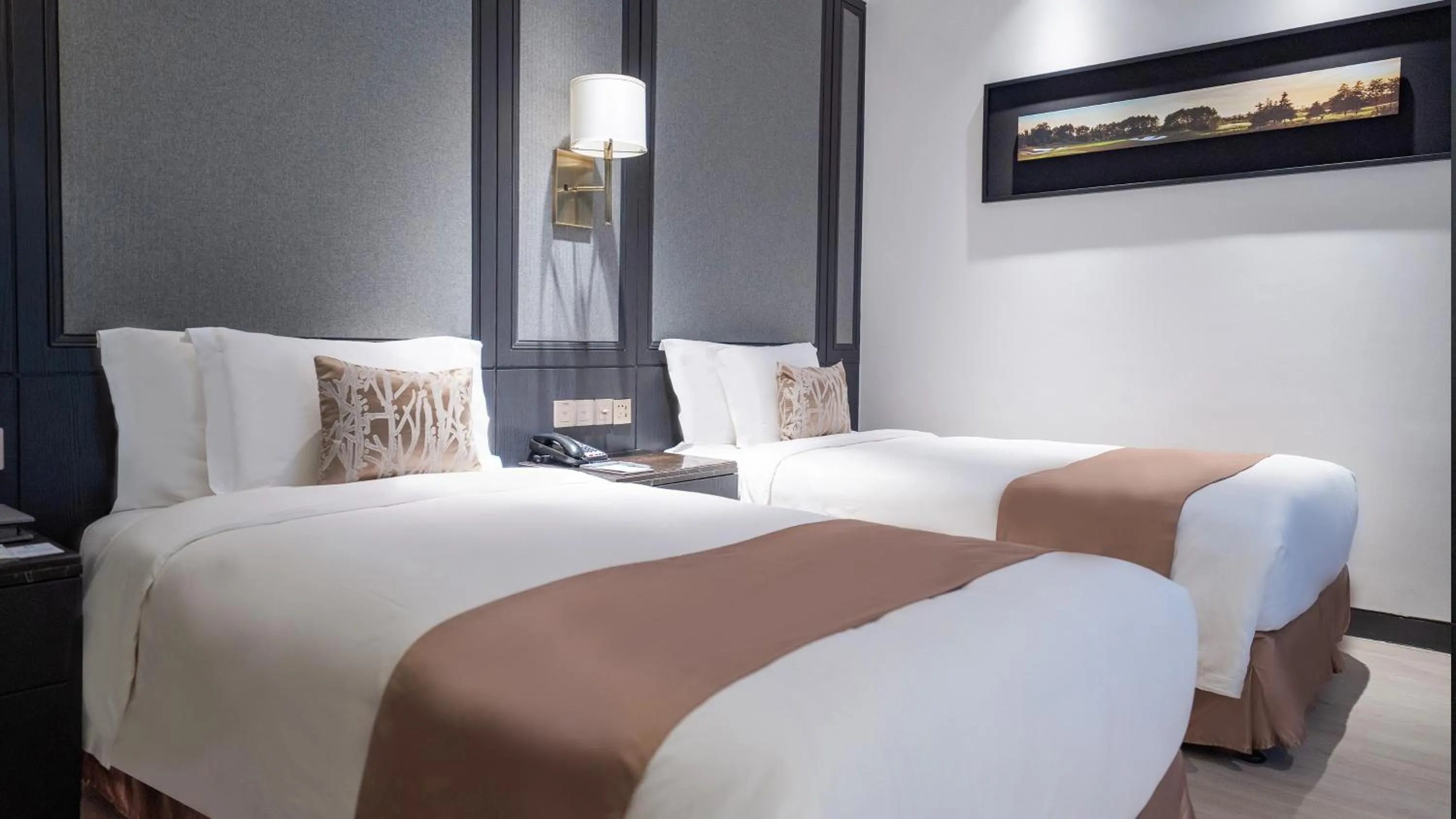 Photo of the whole room, Bed in Crowne Plaza Shanghai Anting, an IHG Hotel