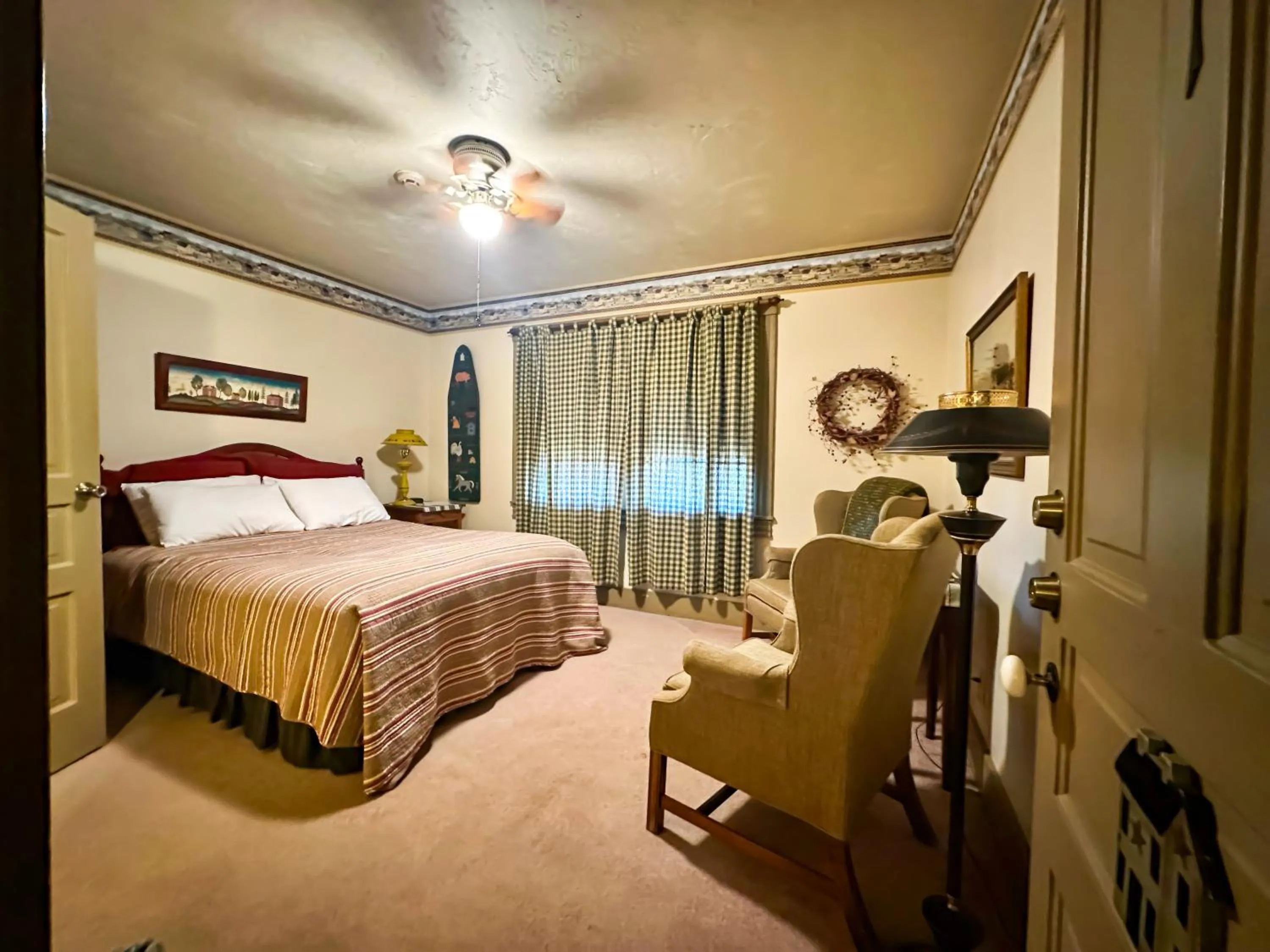 Bed in Deer Creek Winery at Watson Estate