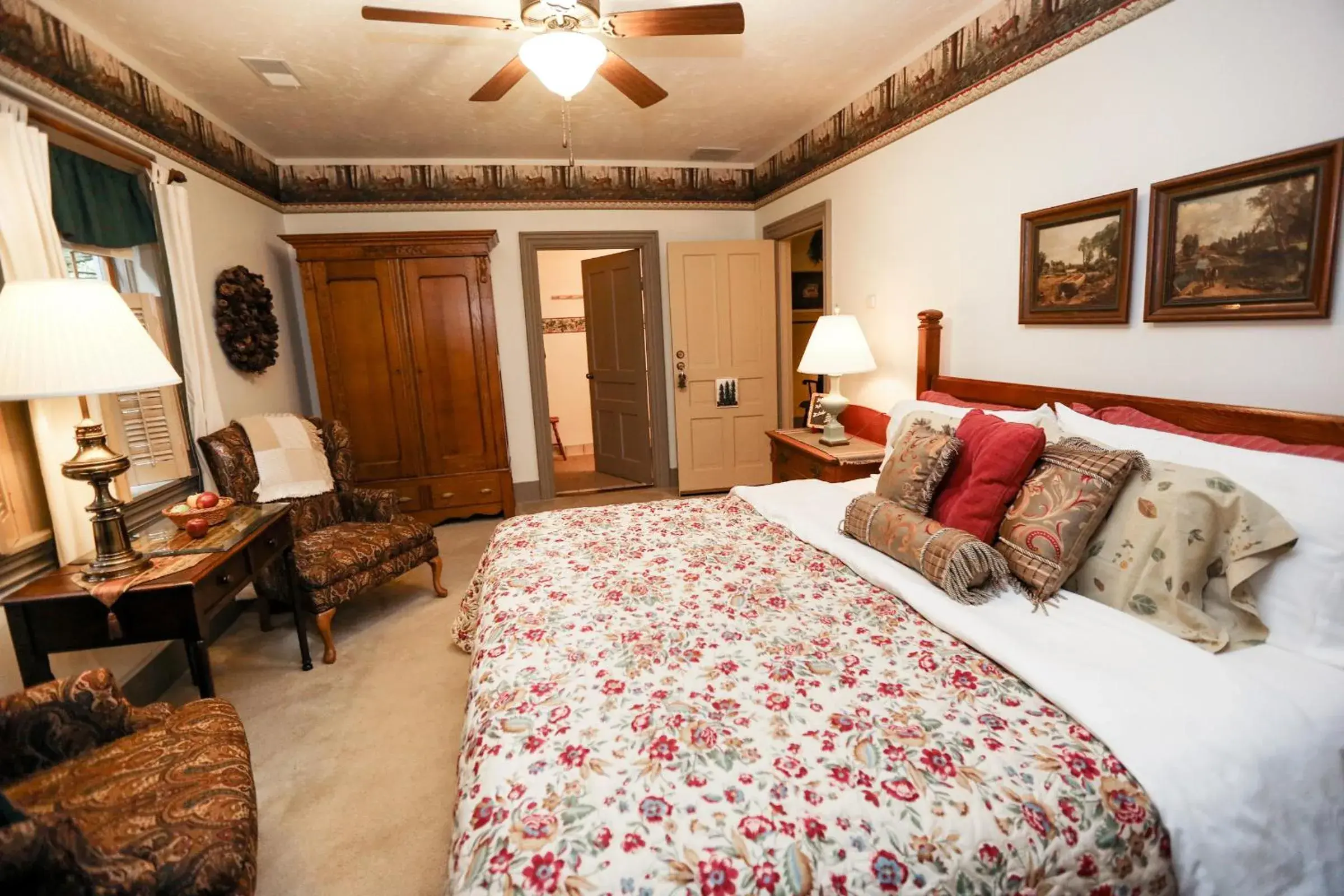 Deluxe King Room in Deer Creek Winery at Watson Estate Deluxe King Room in Deer Creek Winery at Watson Estate