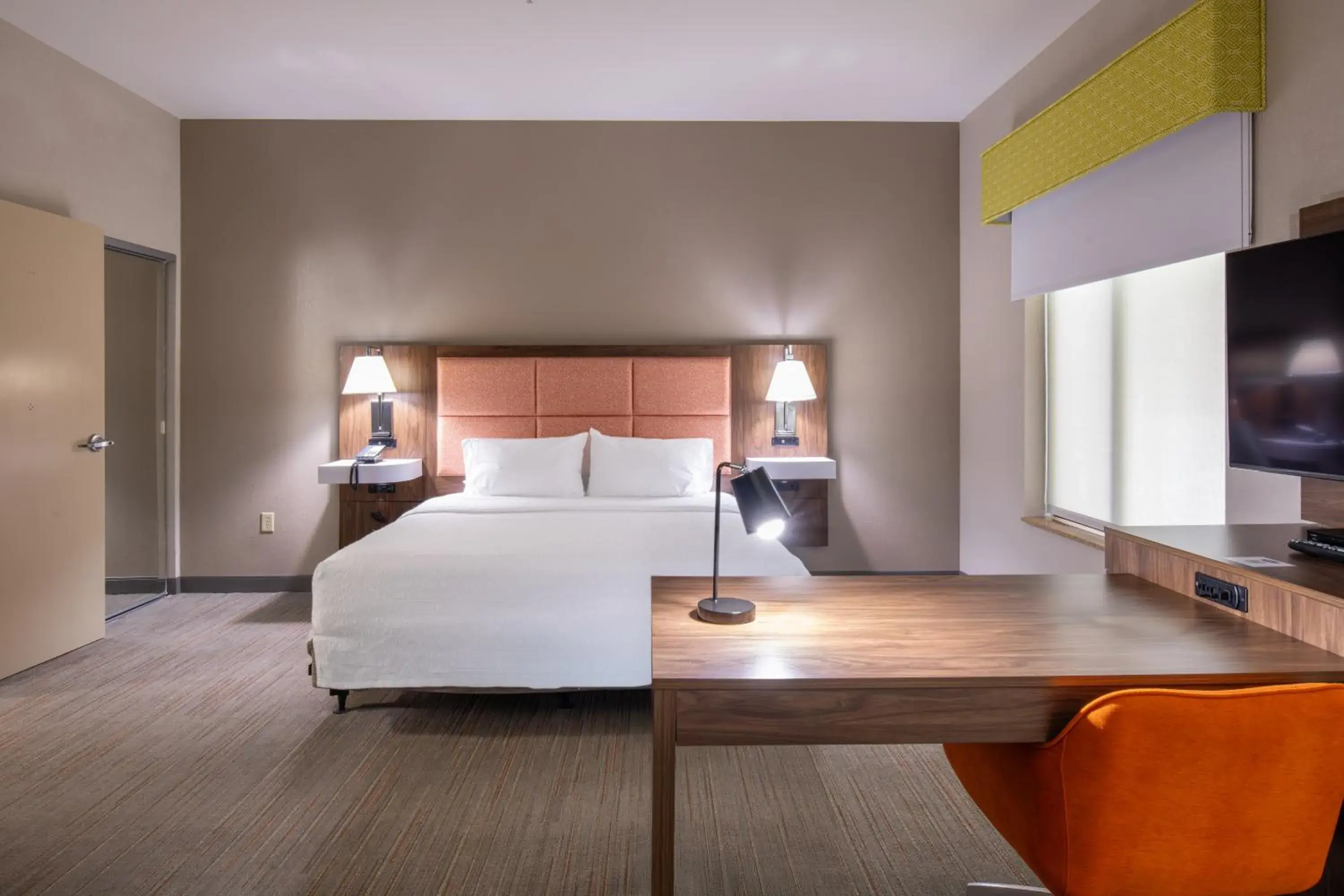 Bedroom, Bed in Newly Renovated Hampton Inn Omaha West Lakeside Bedroom, Bed in Newly Renovated Hampton Inn Omaha West Lakeside