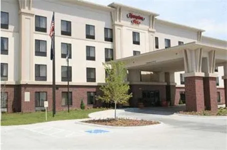 Property building in Newly Renovated Hampton Inn Omaha West Lakeside