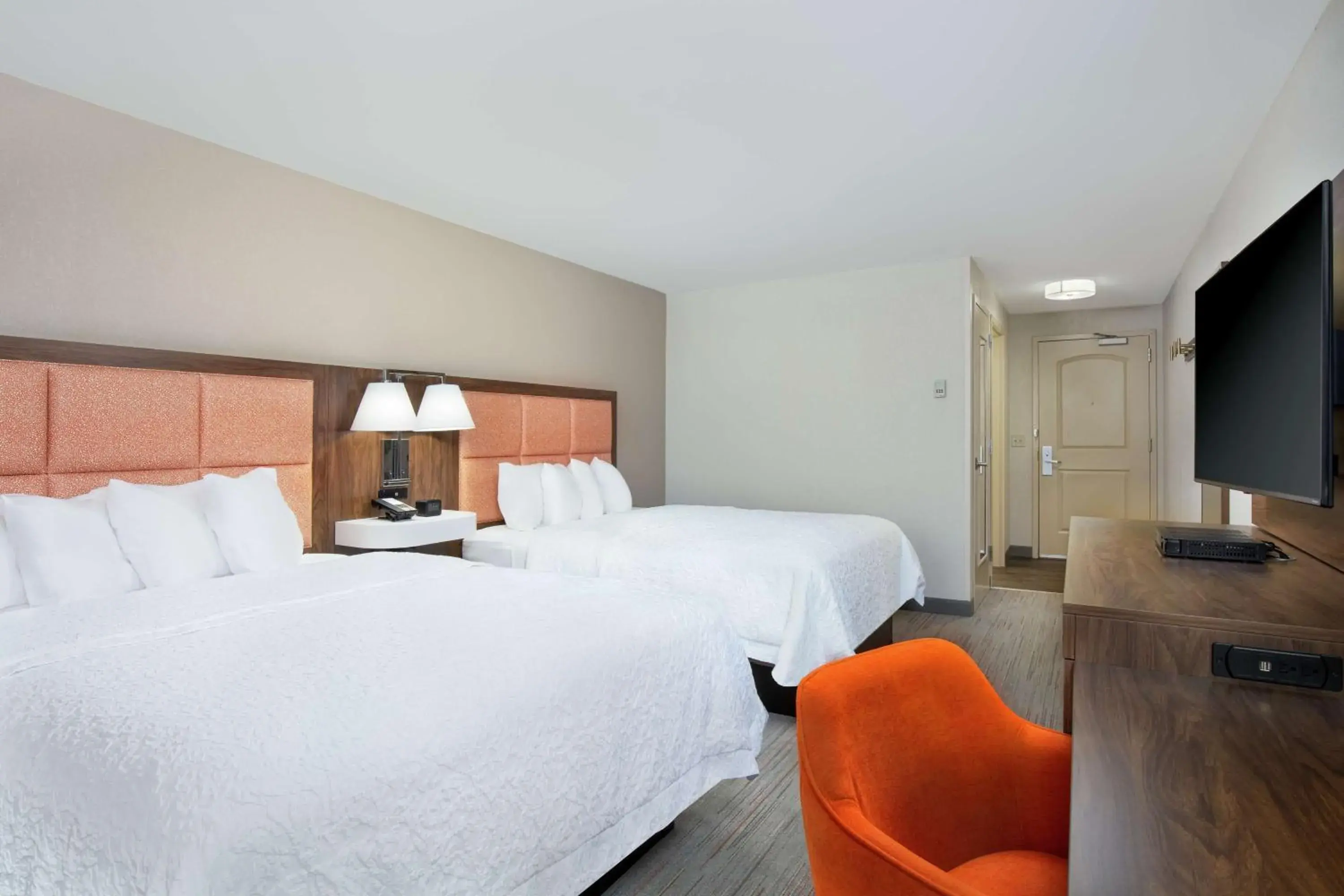 Photo of the whole room, Bed in Newly Renovated Hampton Inn Omaha West Lakeside Photo of the whole room, Bed in Newly Renovated Hampton Inn Omaha West Lakeside