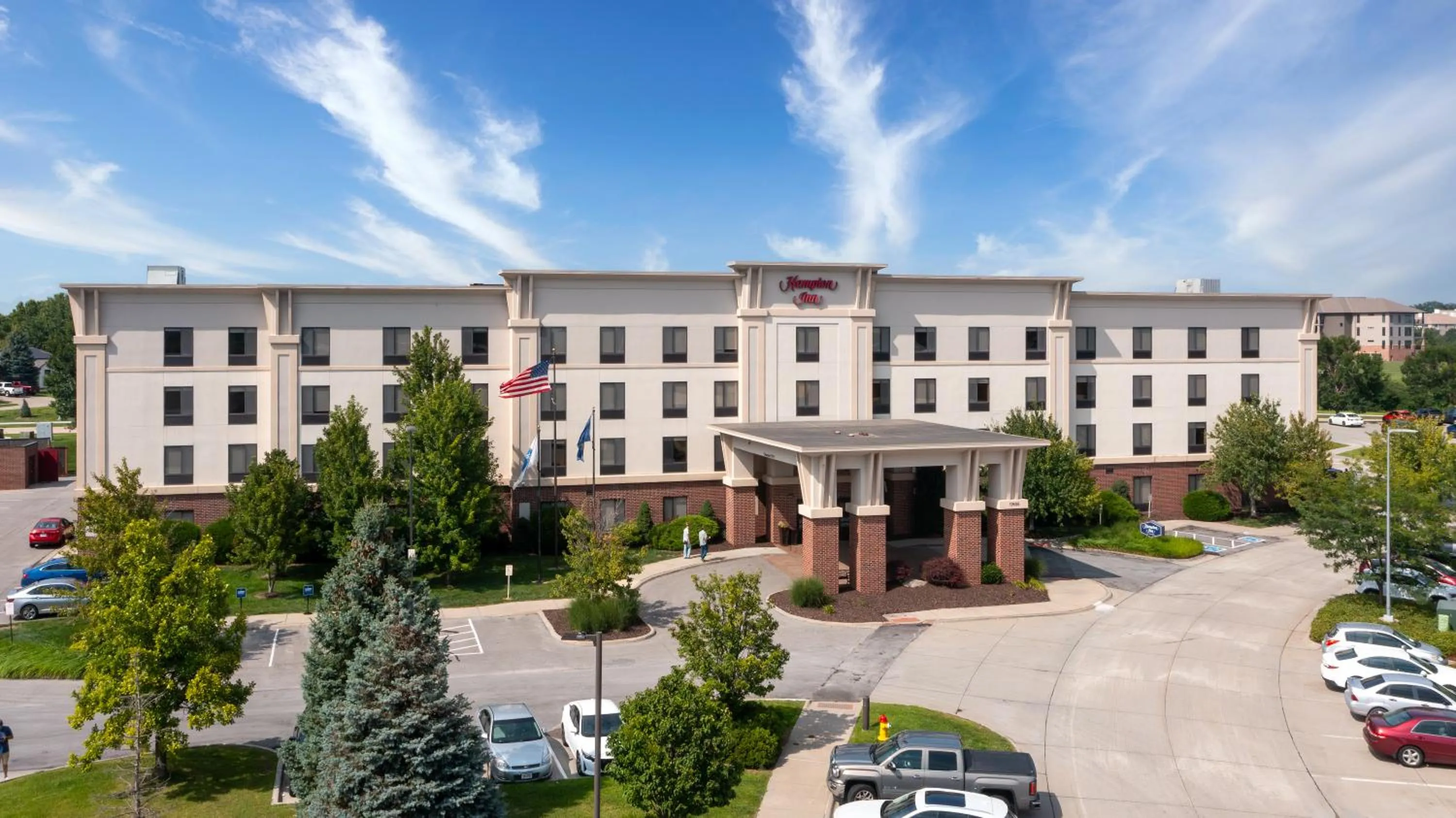 Property building in Newly Renovated Hampton Inn Omaha West Lakeside