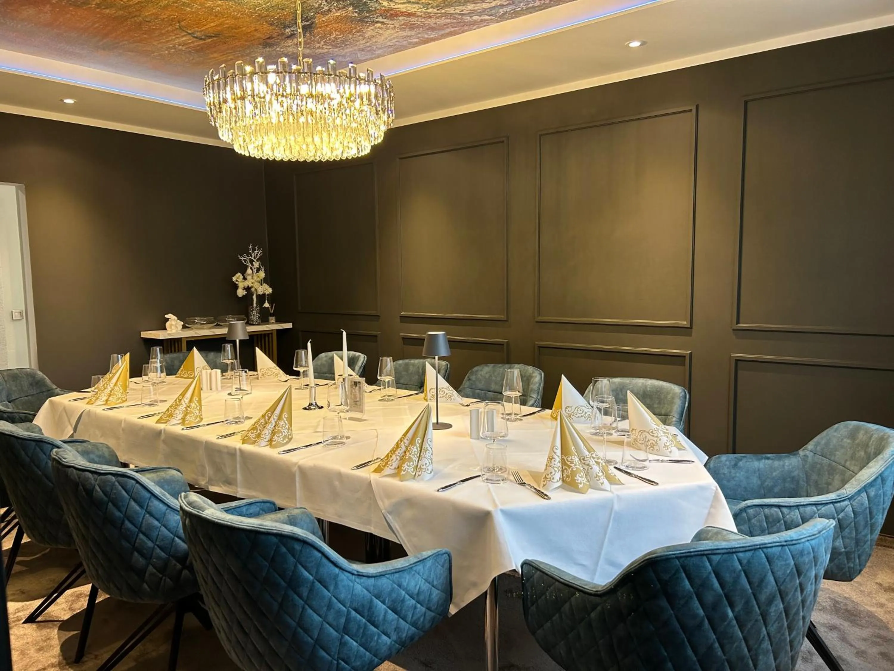 Restaurant/places to eat in Hotel Kristall