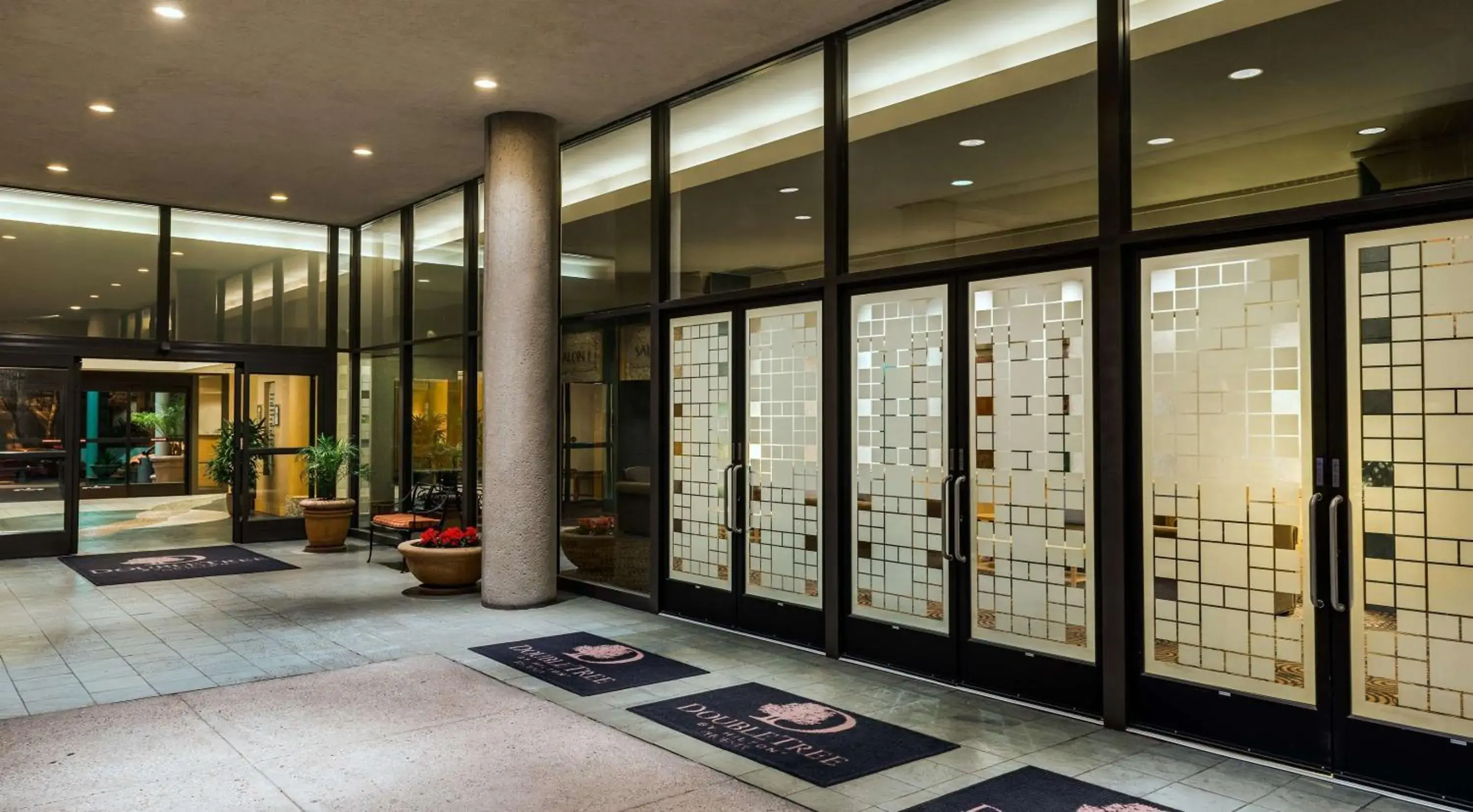 Lobby or reception in DoubleTree Suites by Hilton Phoenix Lobby or reception in DoubleTree Suites by Hilton Phoenix