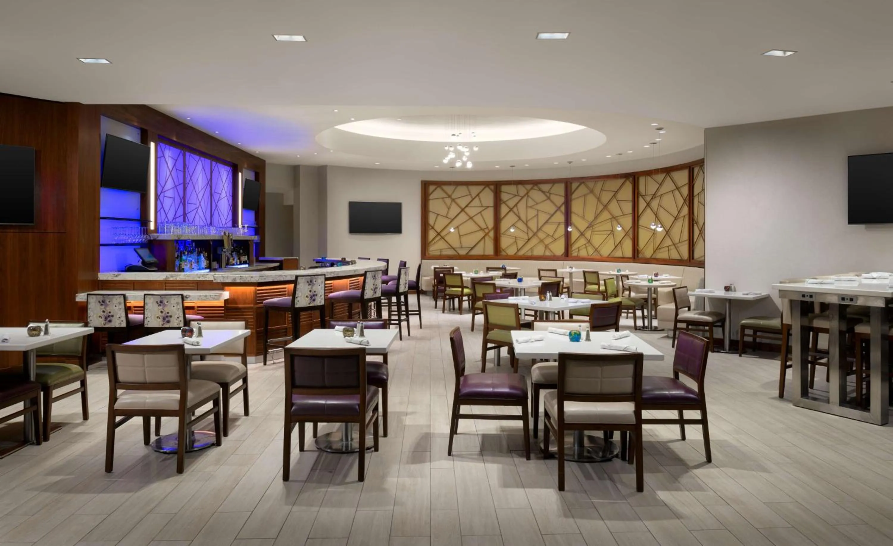 Restaurant/places to eat in DoubleTree Suites by Hilton Phoenix