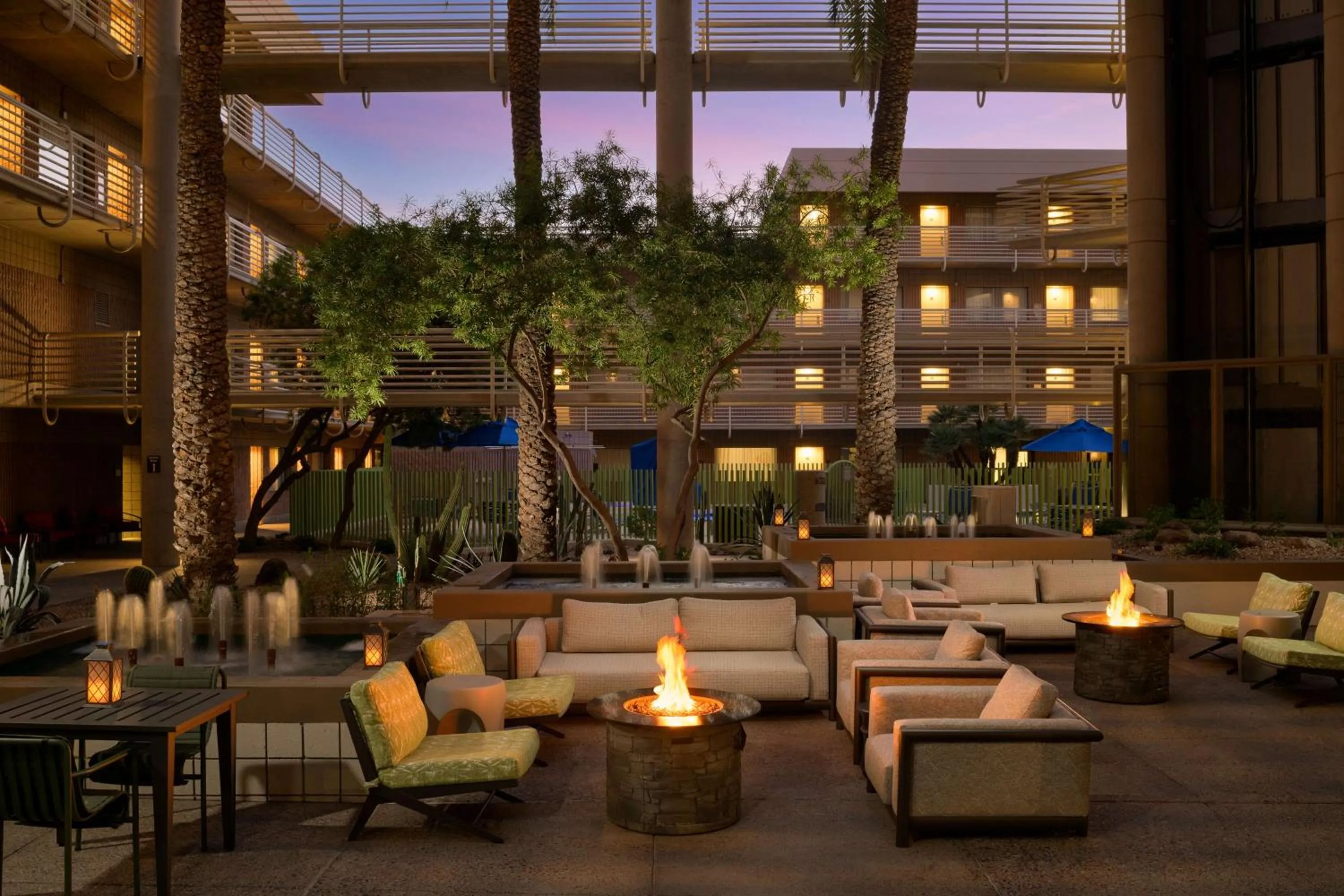 Inner courtyard view in DoubleTree Suites by Hilton Phoenix