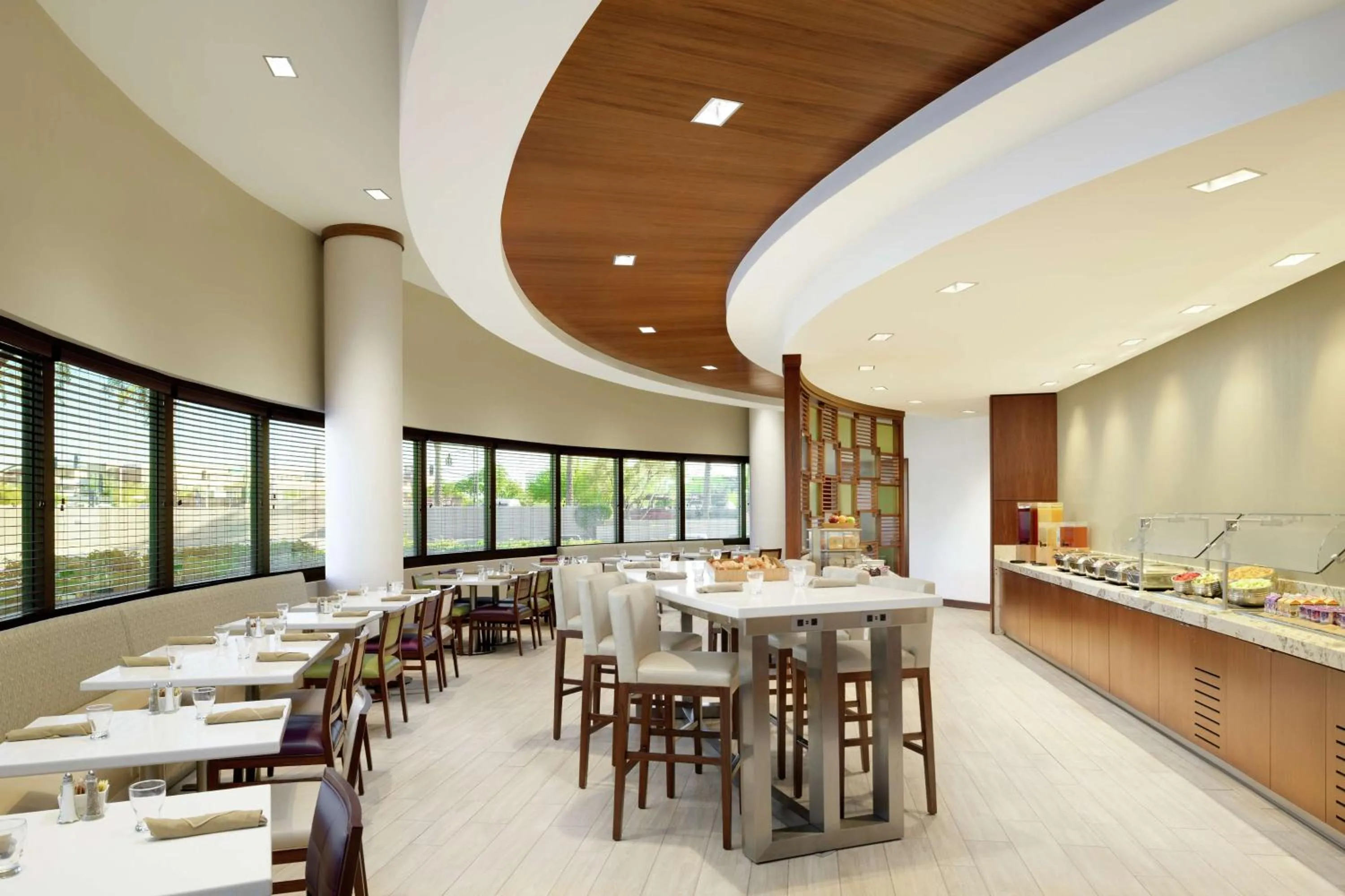 Restaurant/places to eat in DoubleTree Suites by Hilton Phoenix