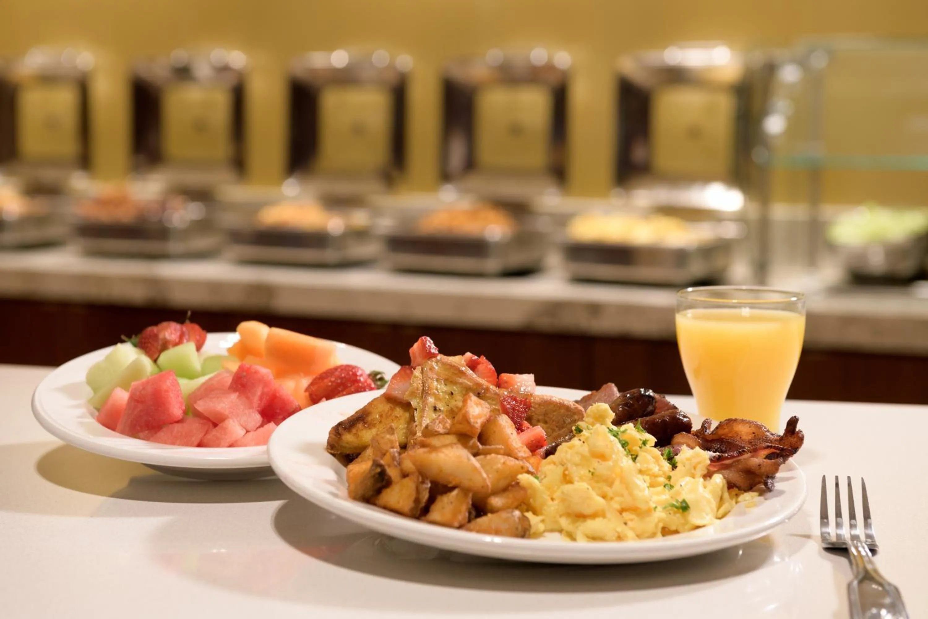 Restaurant/places to eat in DoubleTree Suites by Hilton Phoenix