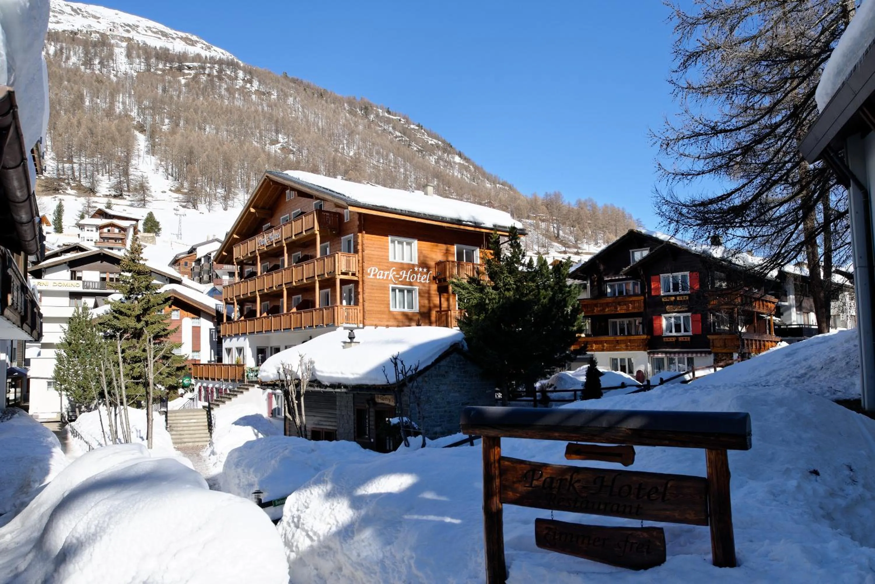 Facade/entrance in Park-Hotel Saas- Fee