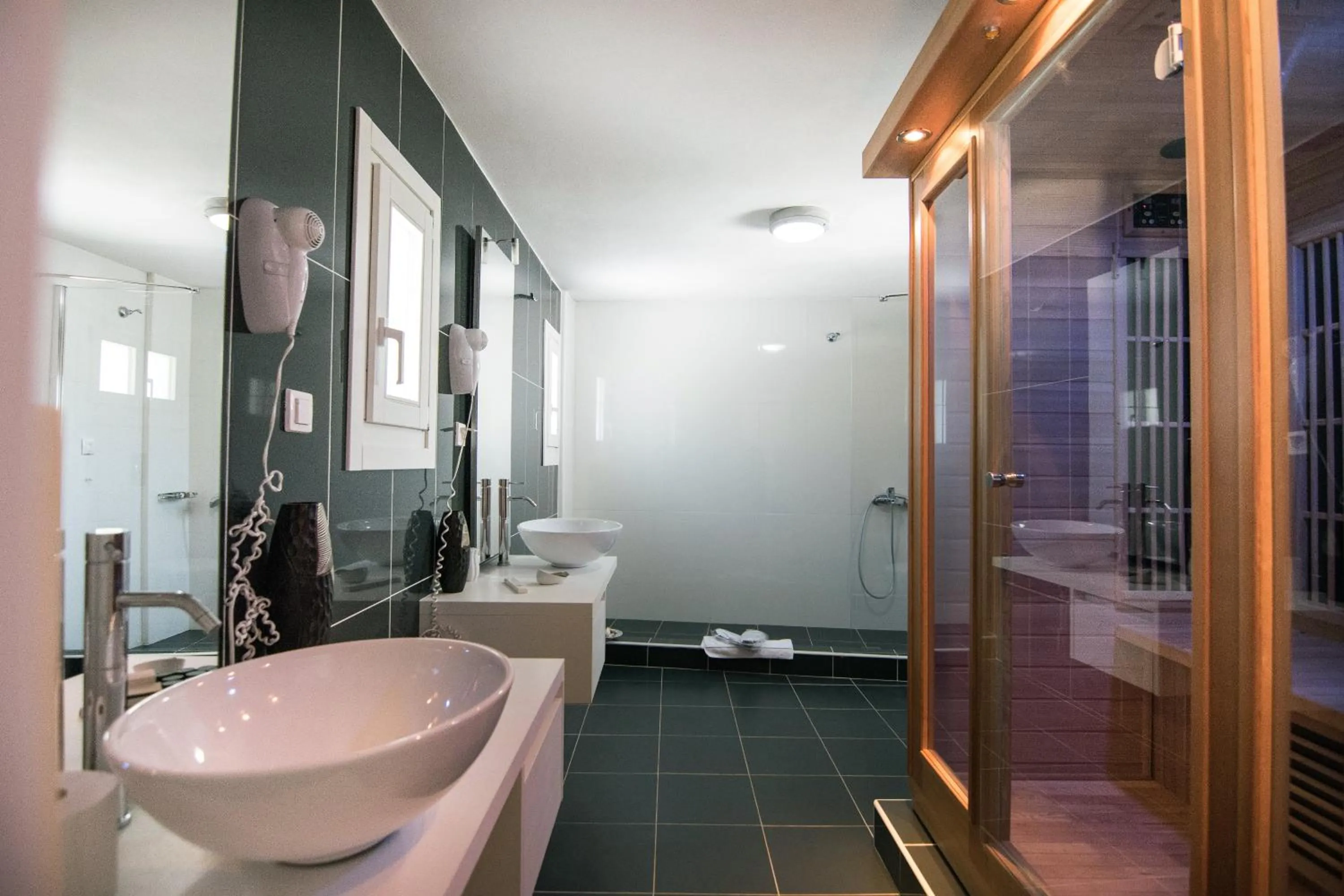 Shower in Hotel Nefeli