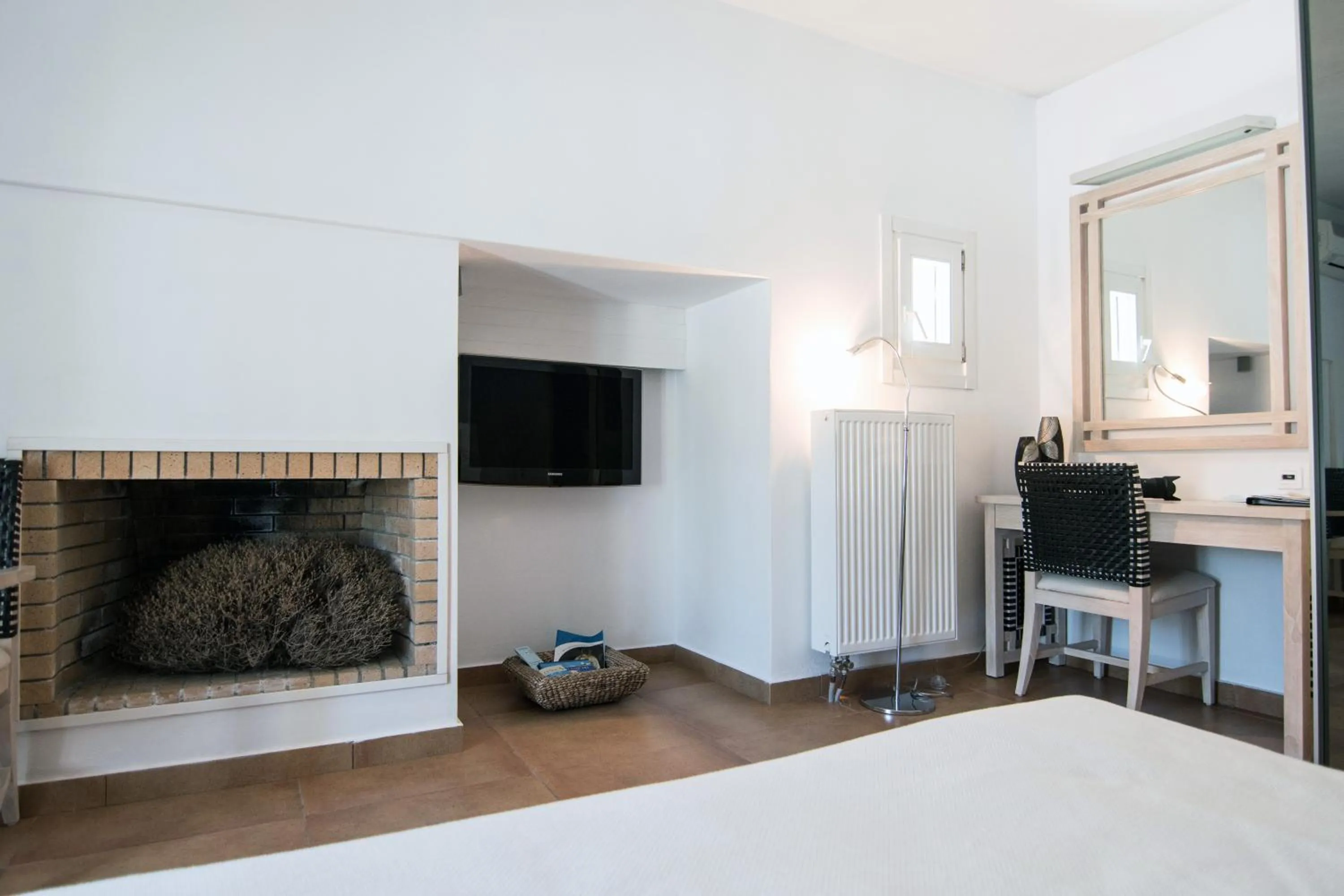 TV and multimedia in Hotel Nefeli