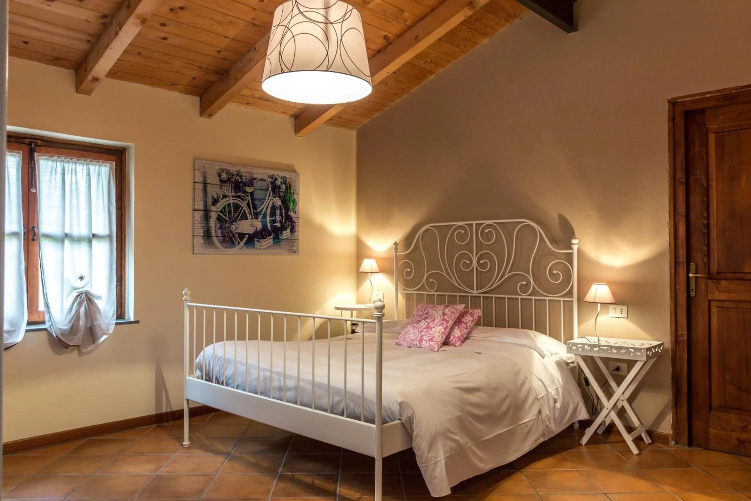 Photo of the whole room, Bed in La Maison De Vì