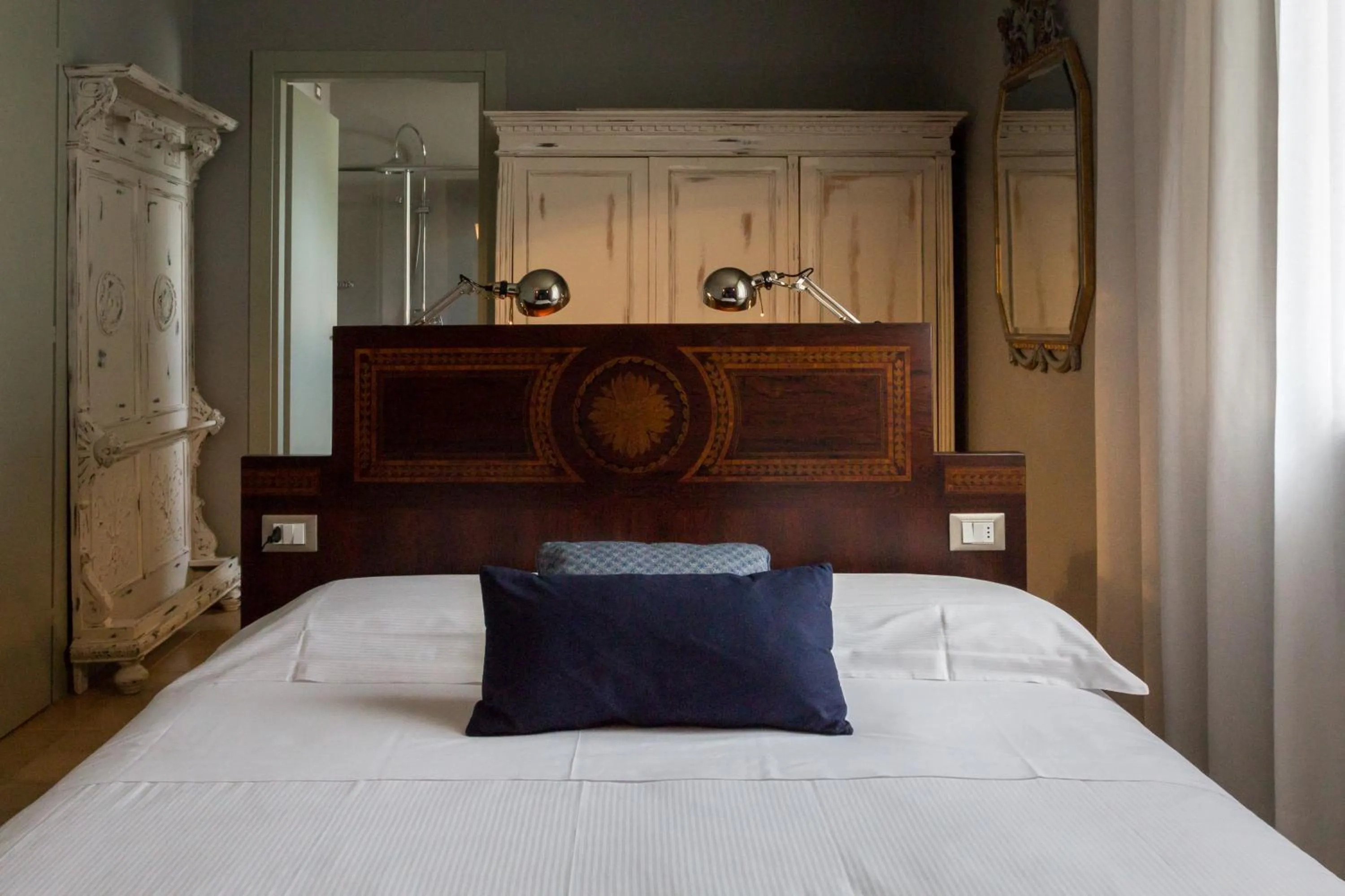 Photo of the whole room, Bed in La Maison De Vì