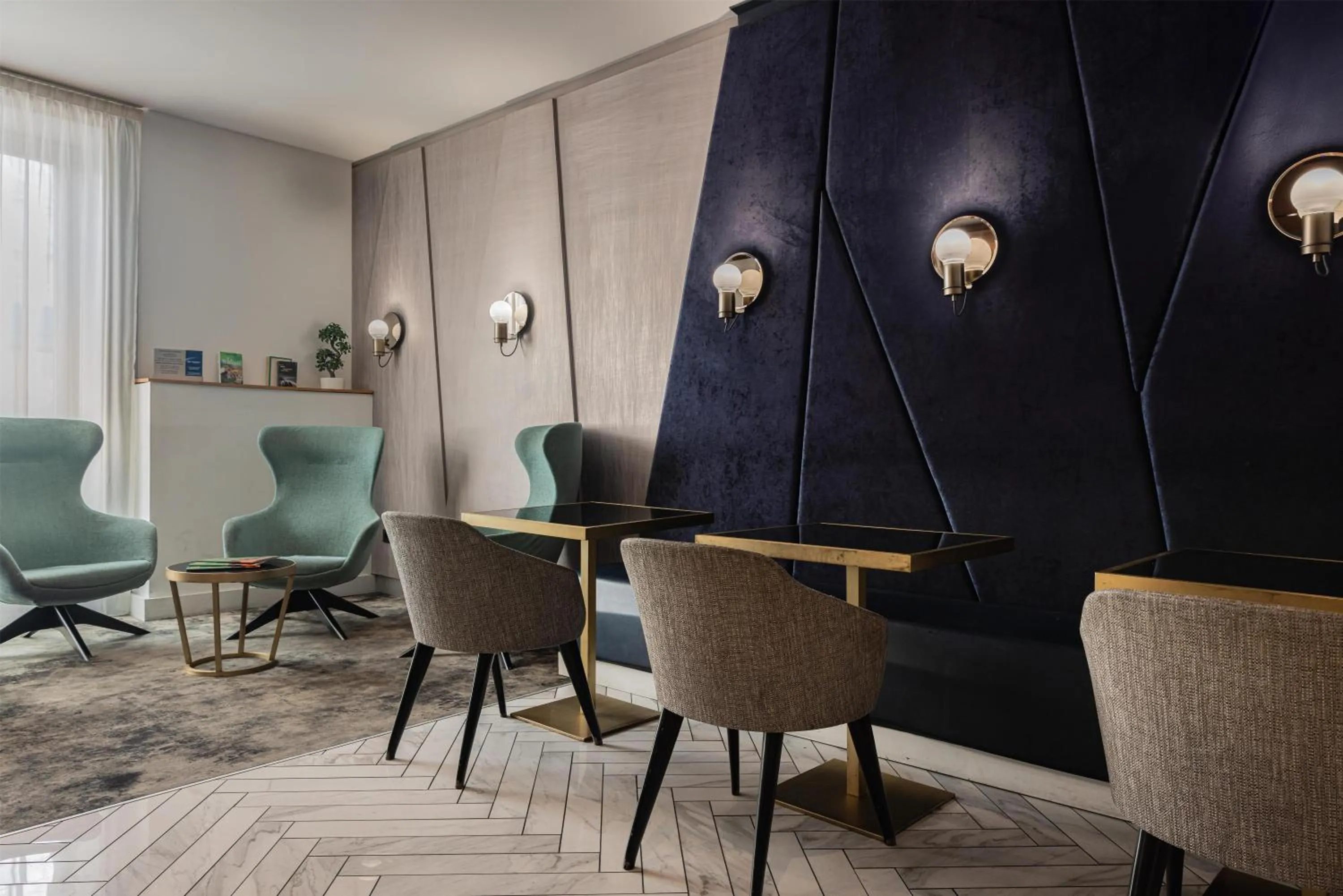 Lounge or bar in Best Western Plus Comedie Saint Roch