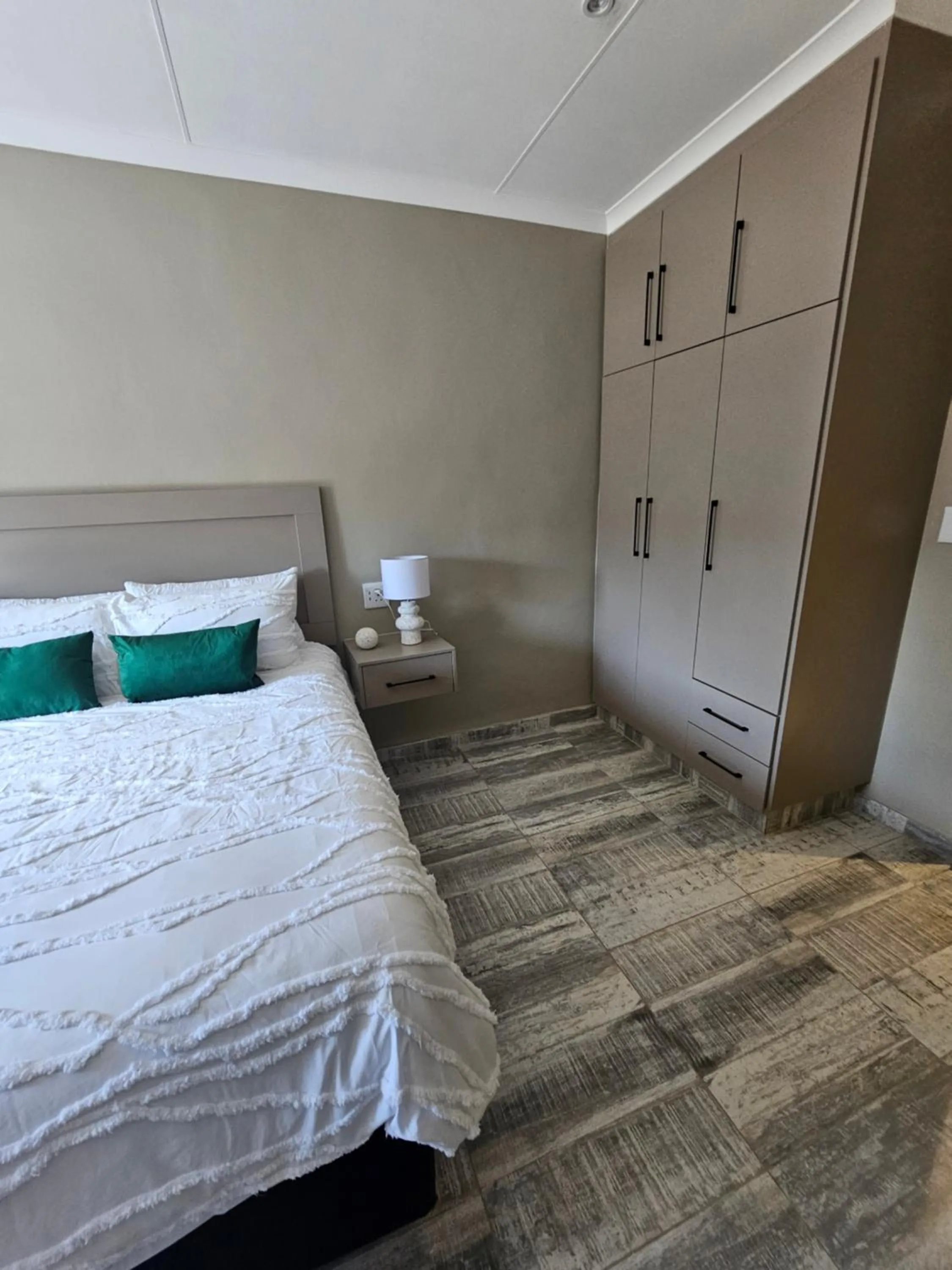 wardrobe, Bed in The Armagh Guesthouse