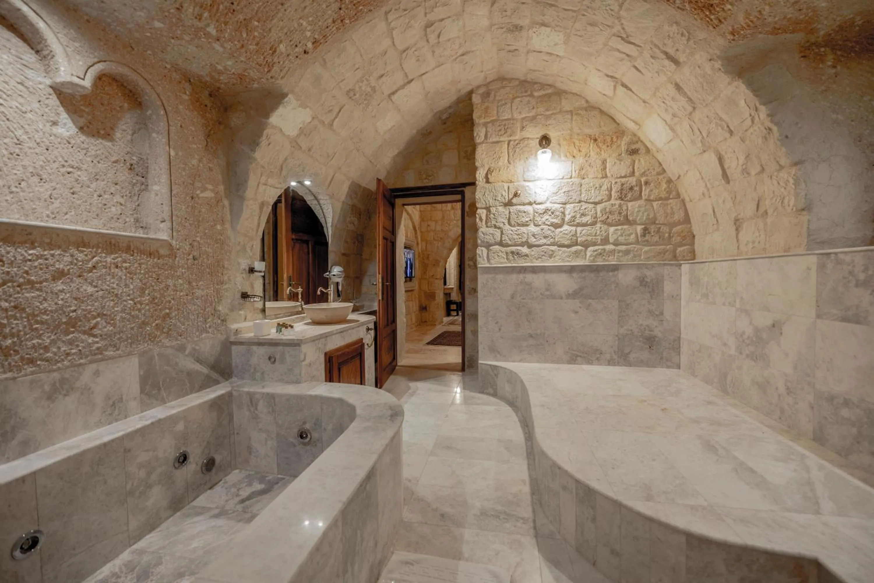 Shower in Kemerhan Cave Suites