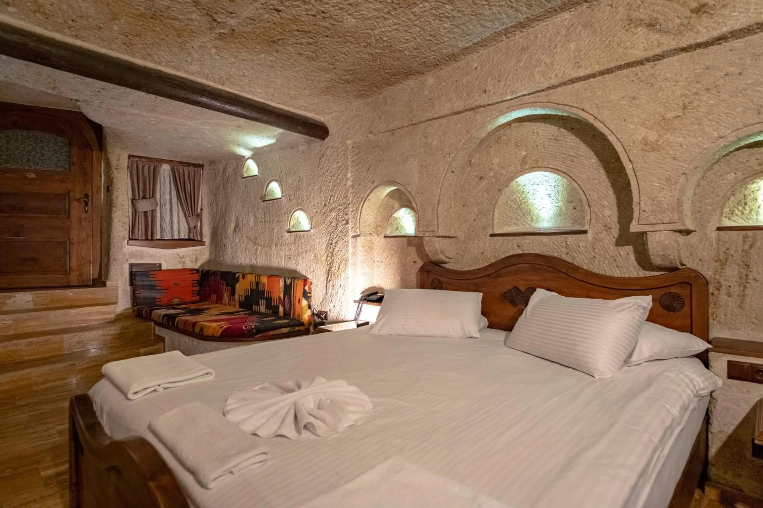 Bed in Kemerhan Cave Suites