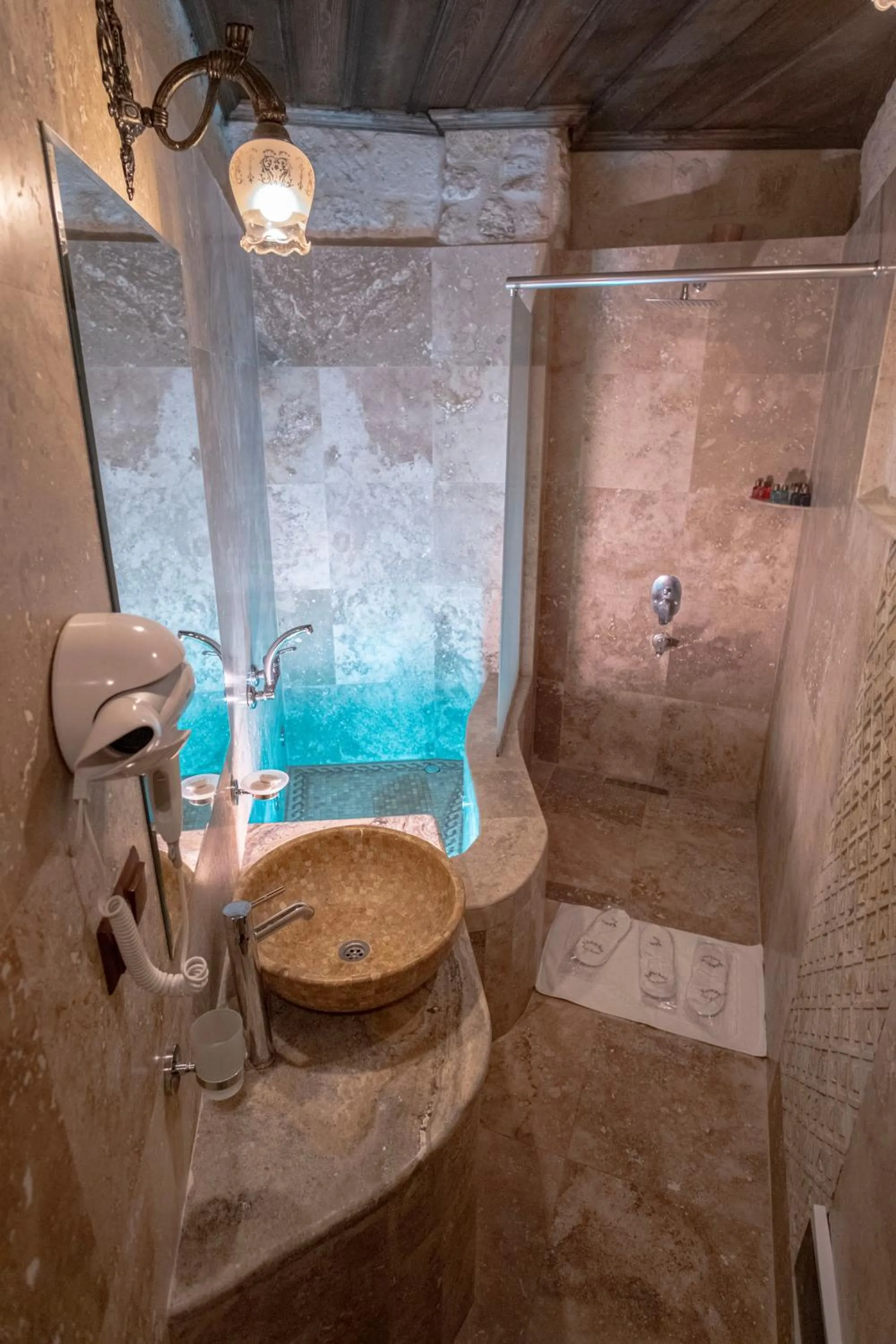 Shower in Kemerhan Cave Suites