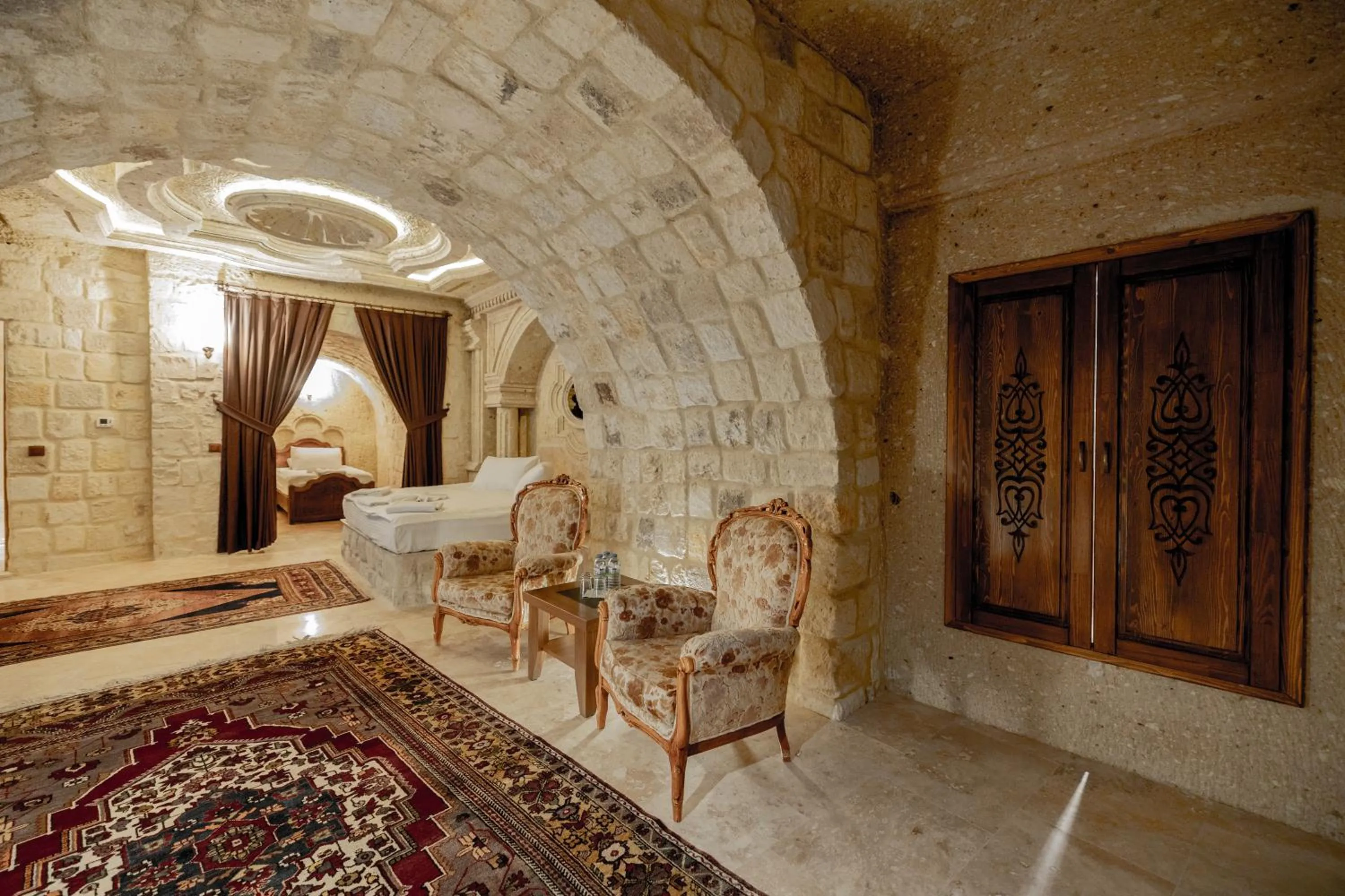 Seating area, Bed in Kemerhan Cave Suites