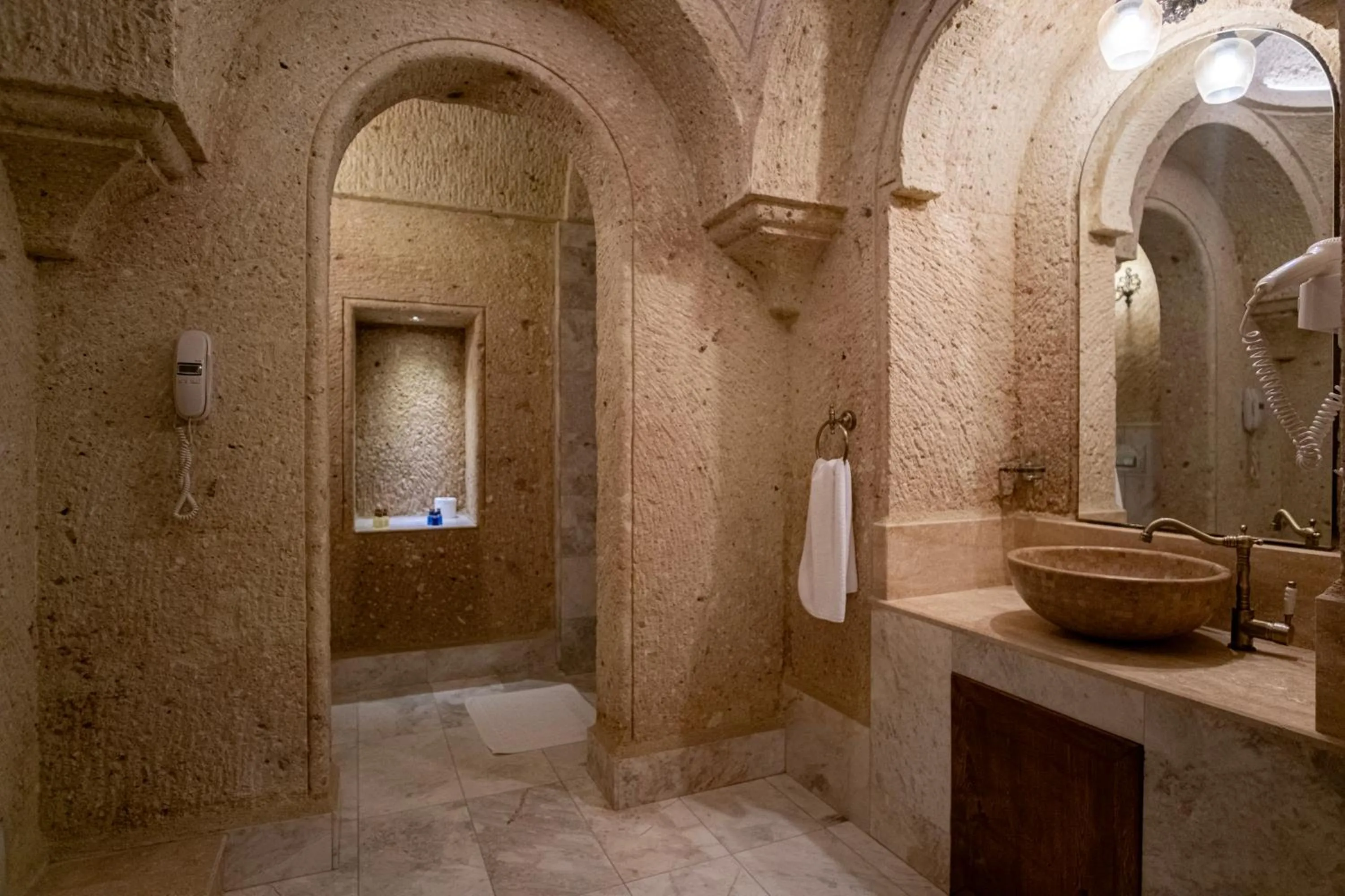 Shower in Kemerhan Cave Suites