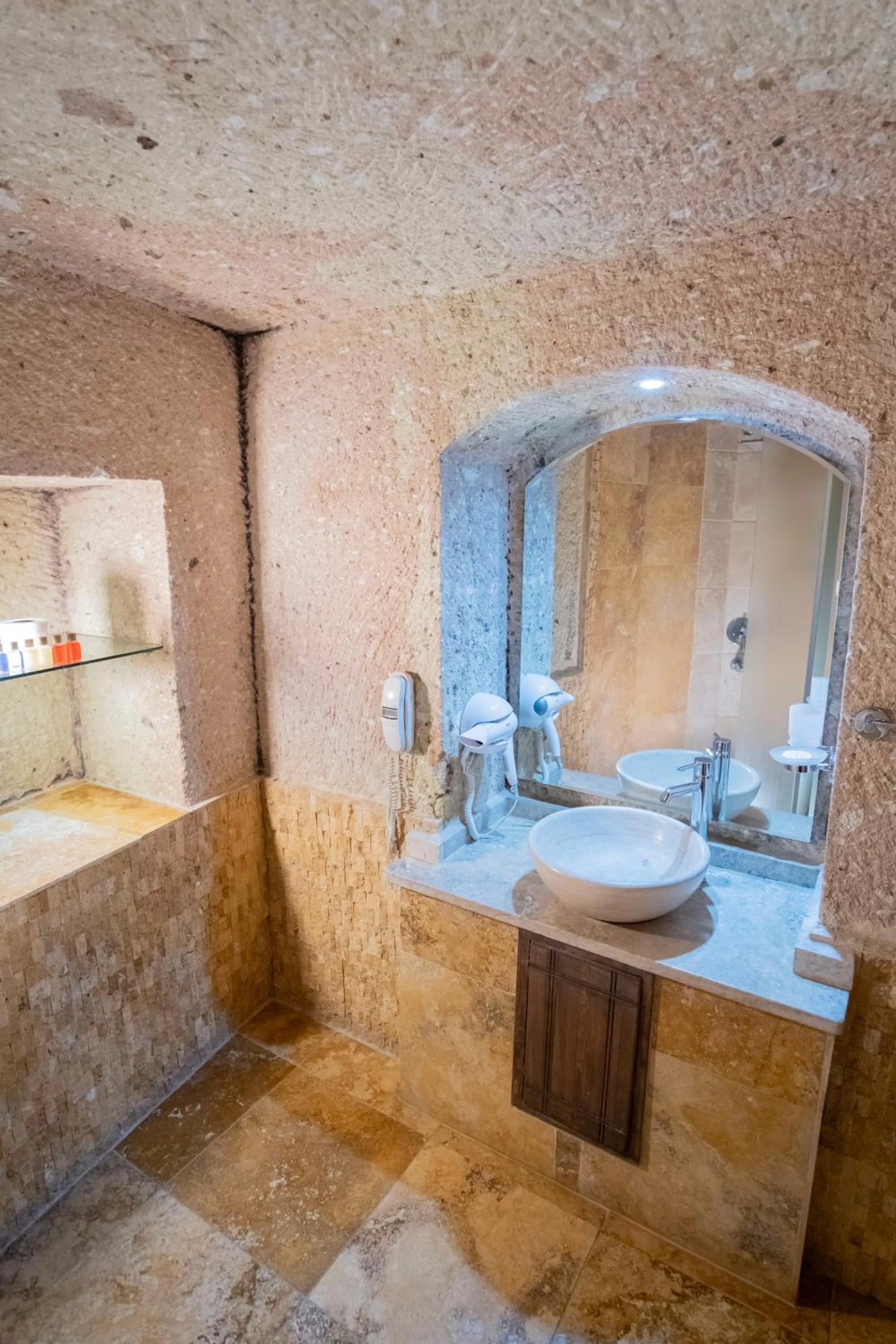 Shower in Kemerhan Cave Suites