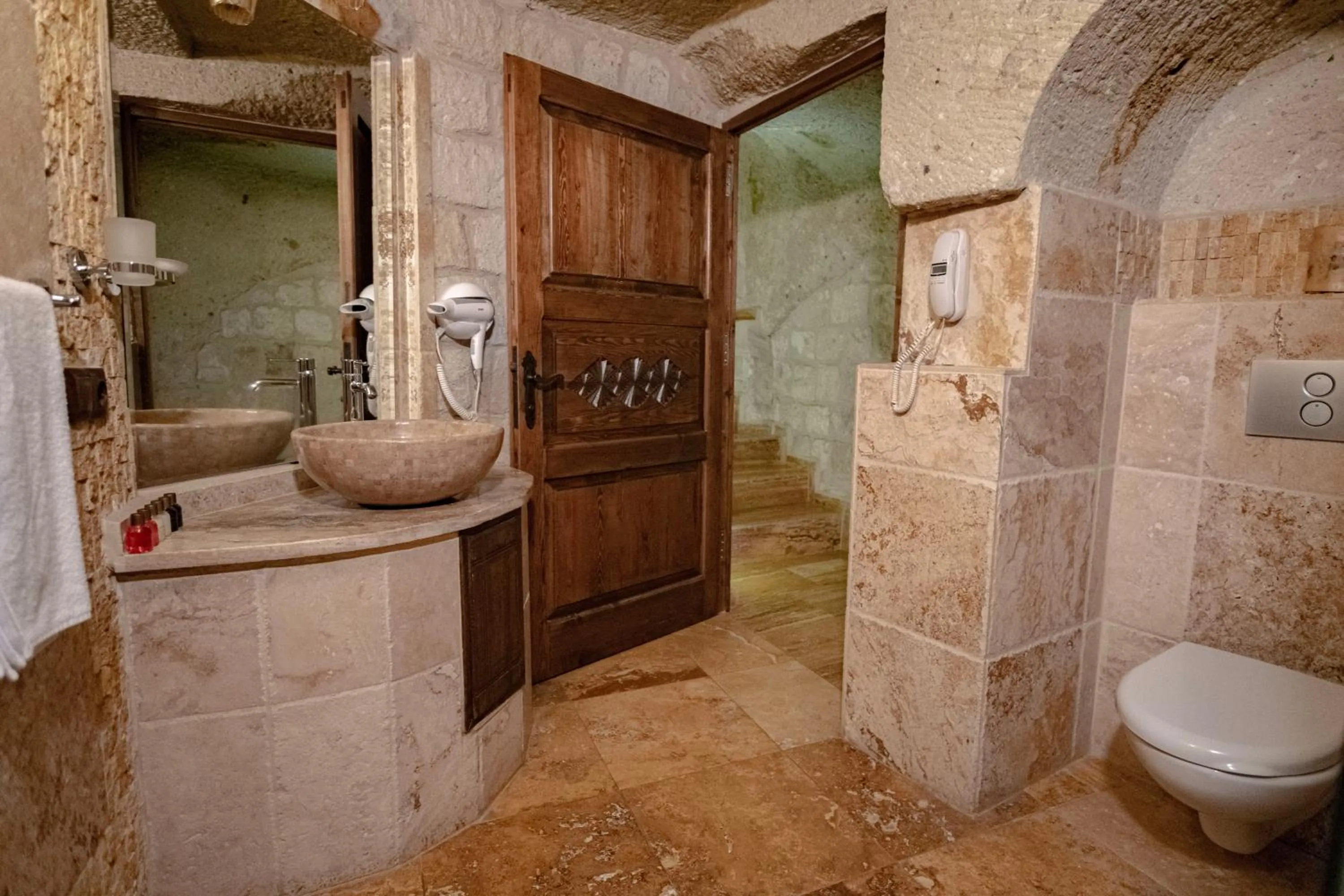 Shower in Kemerhan Cave Suites
