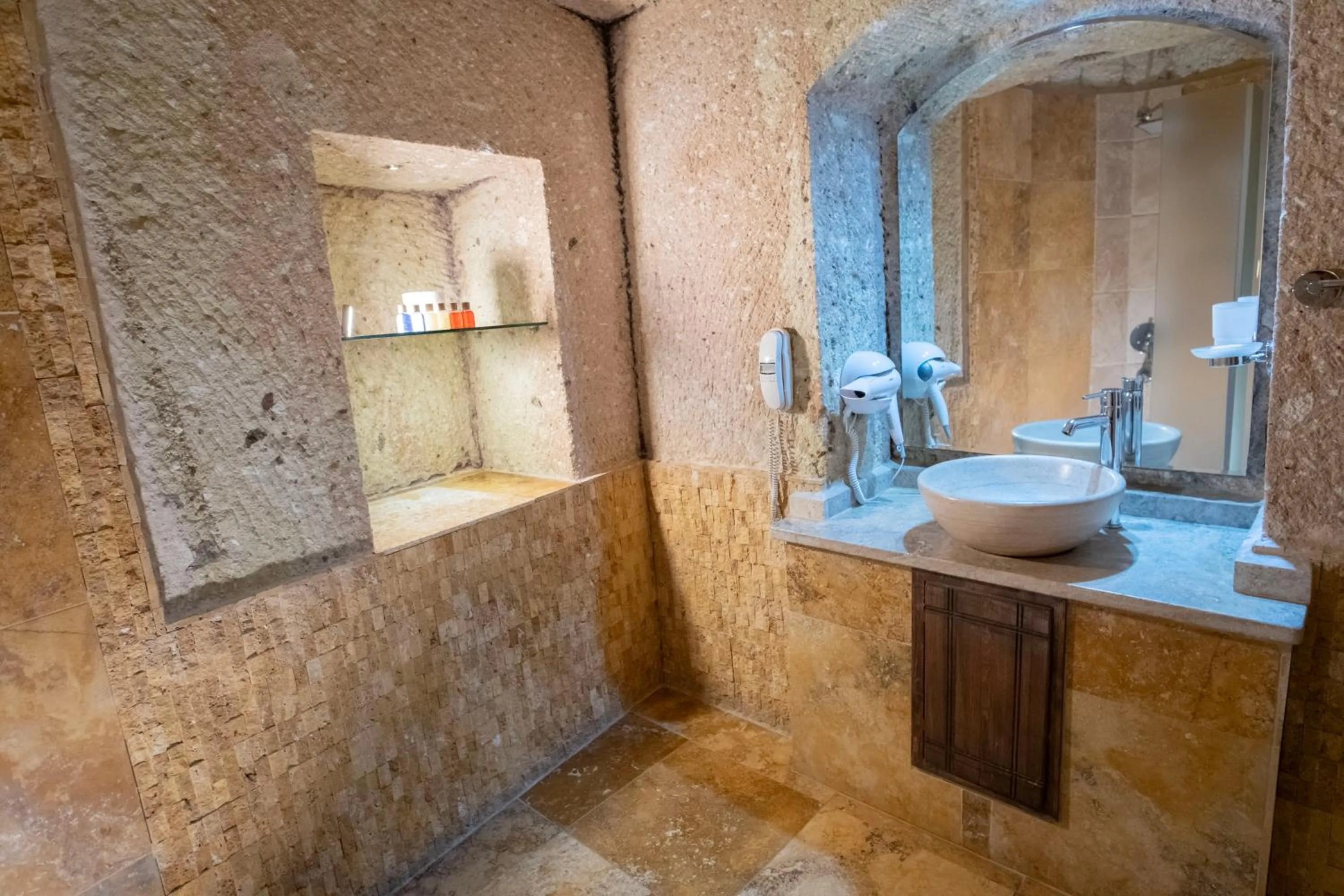 Bathroom in Kemerhan Cave Suites