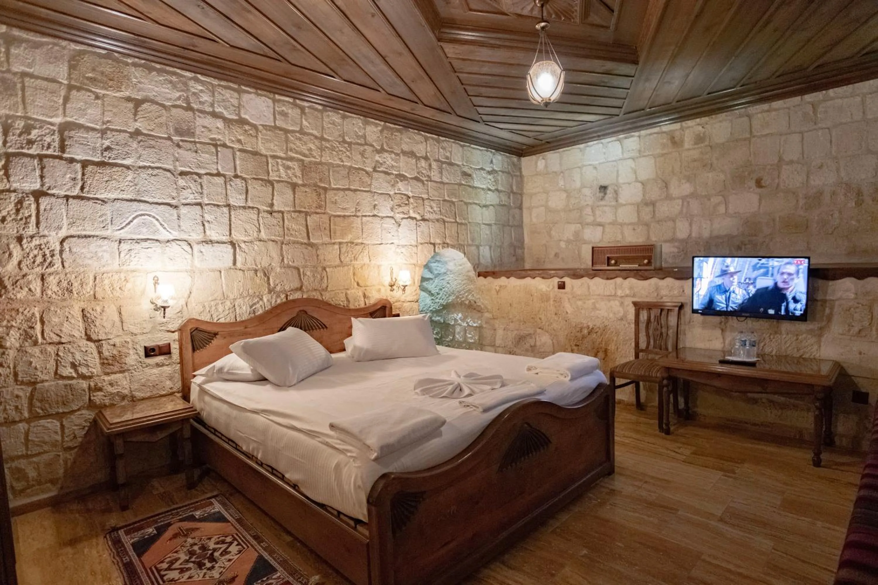 TV and multimedia, Bed in Kemerhan Cave Suites