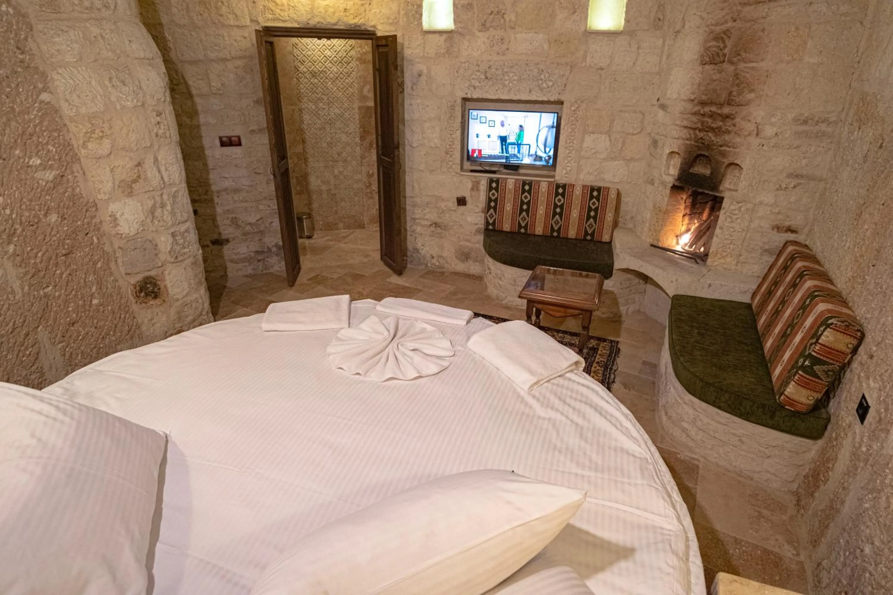 Bed in Kemerhan Cave Suites