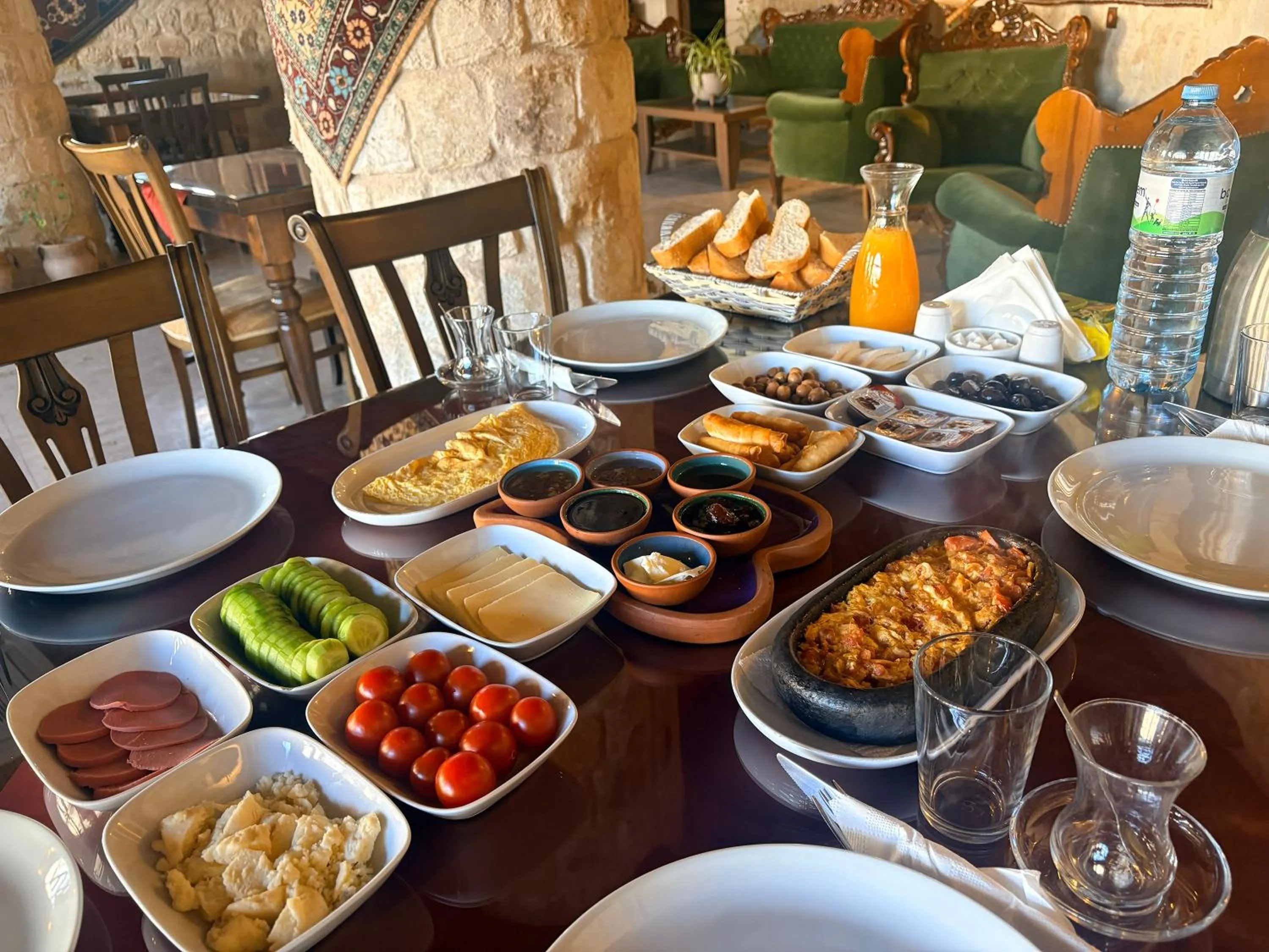 Breakfast in Kemerhan Cave Suites