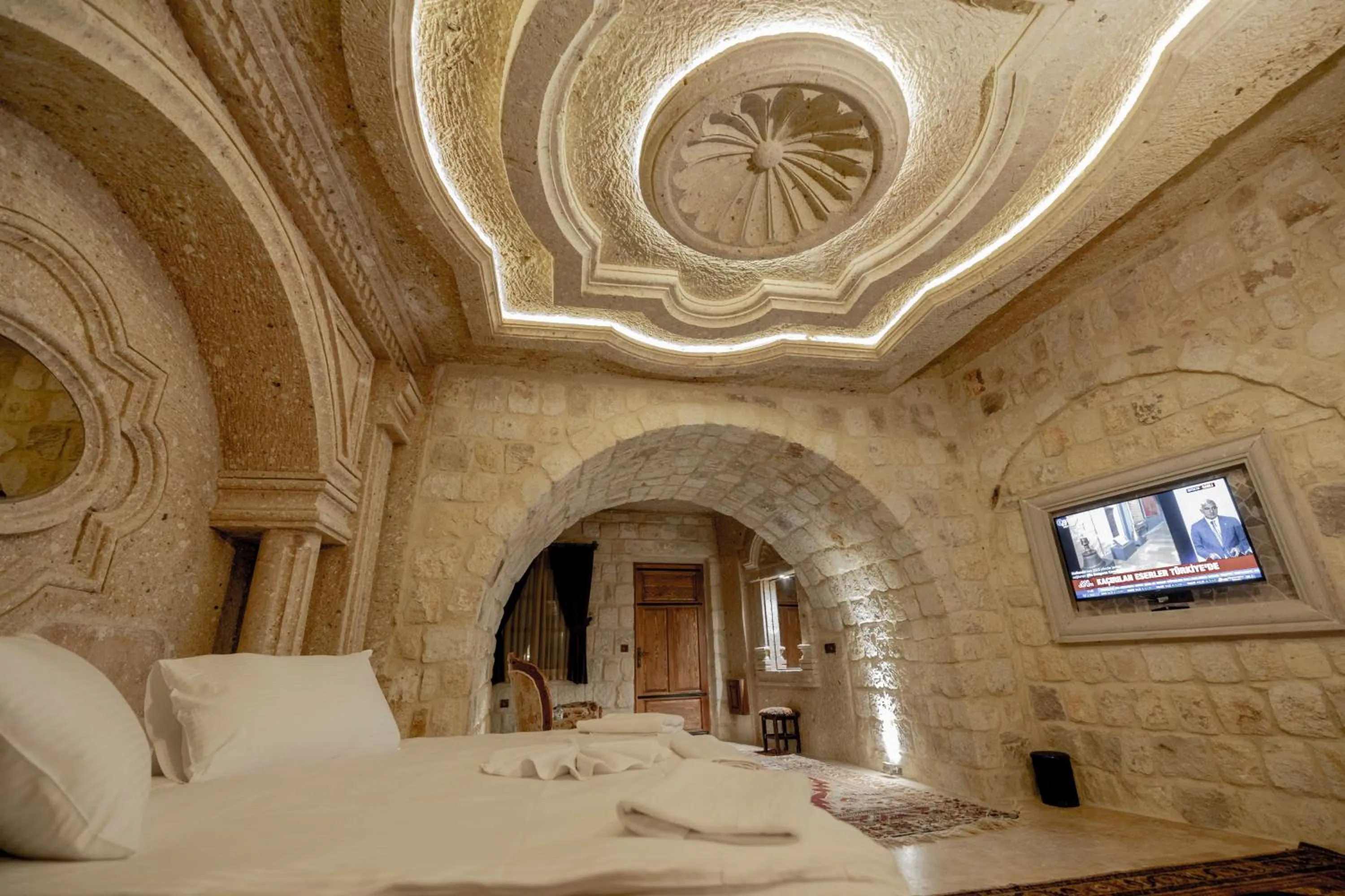 Bed in Kemerhan Cave Suites