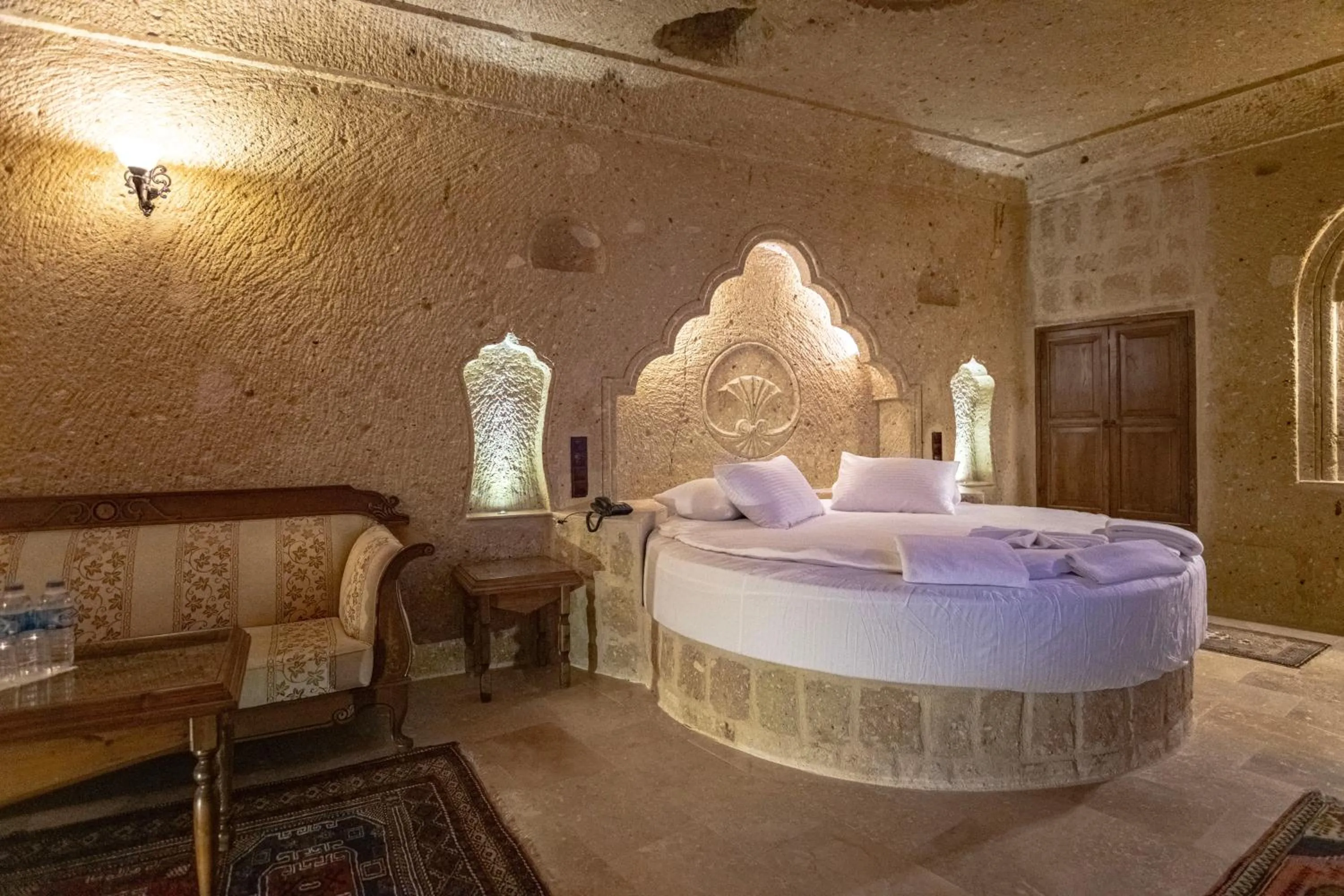 Bed in Kemerhan Cave Suites