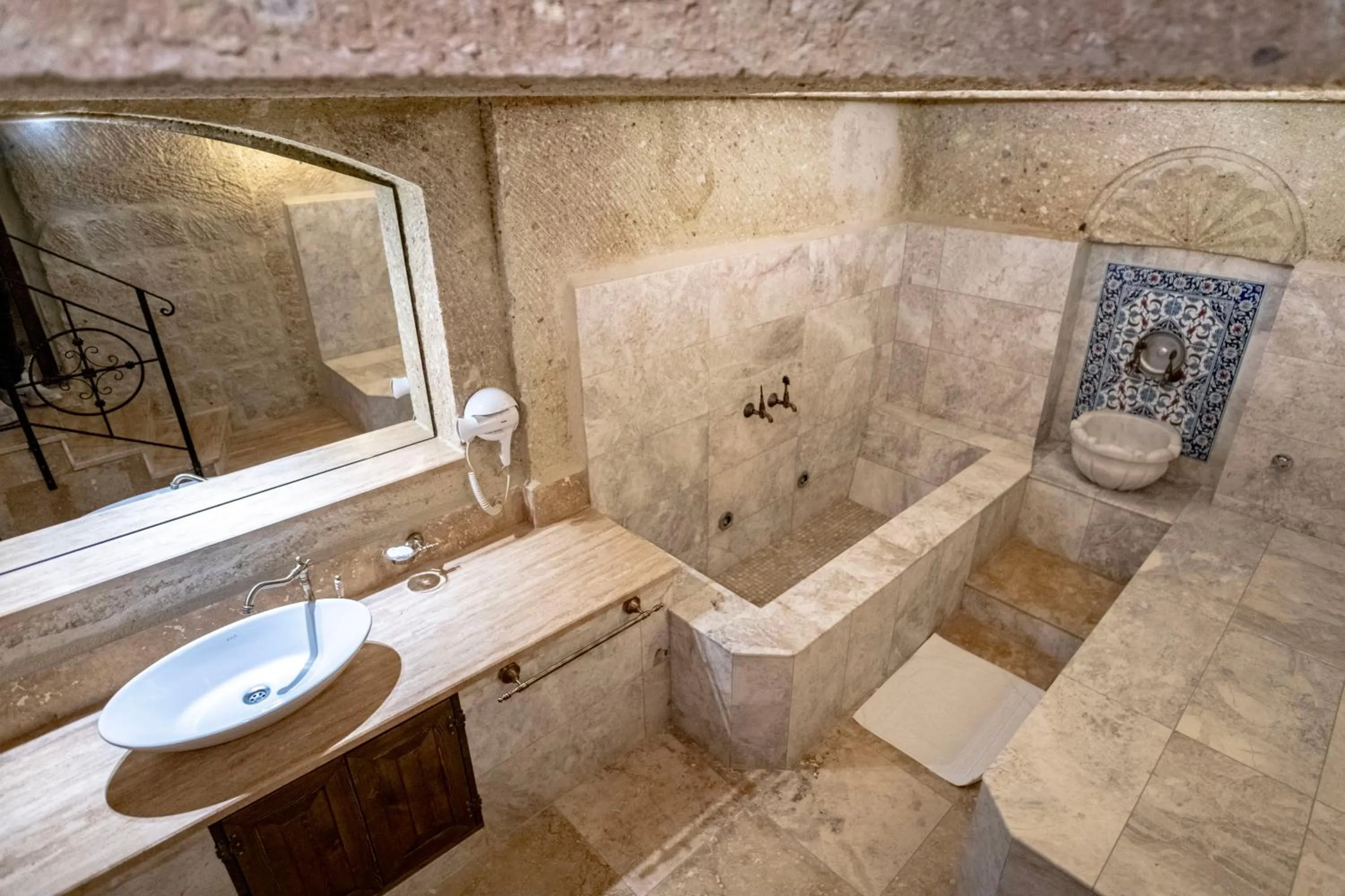 Shower in Kemerhan Cave Suites