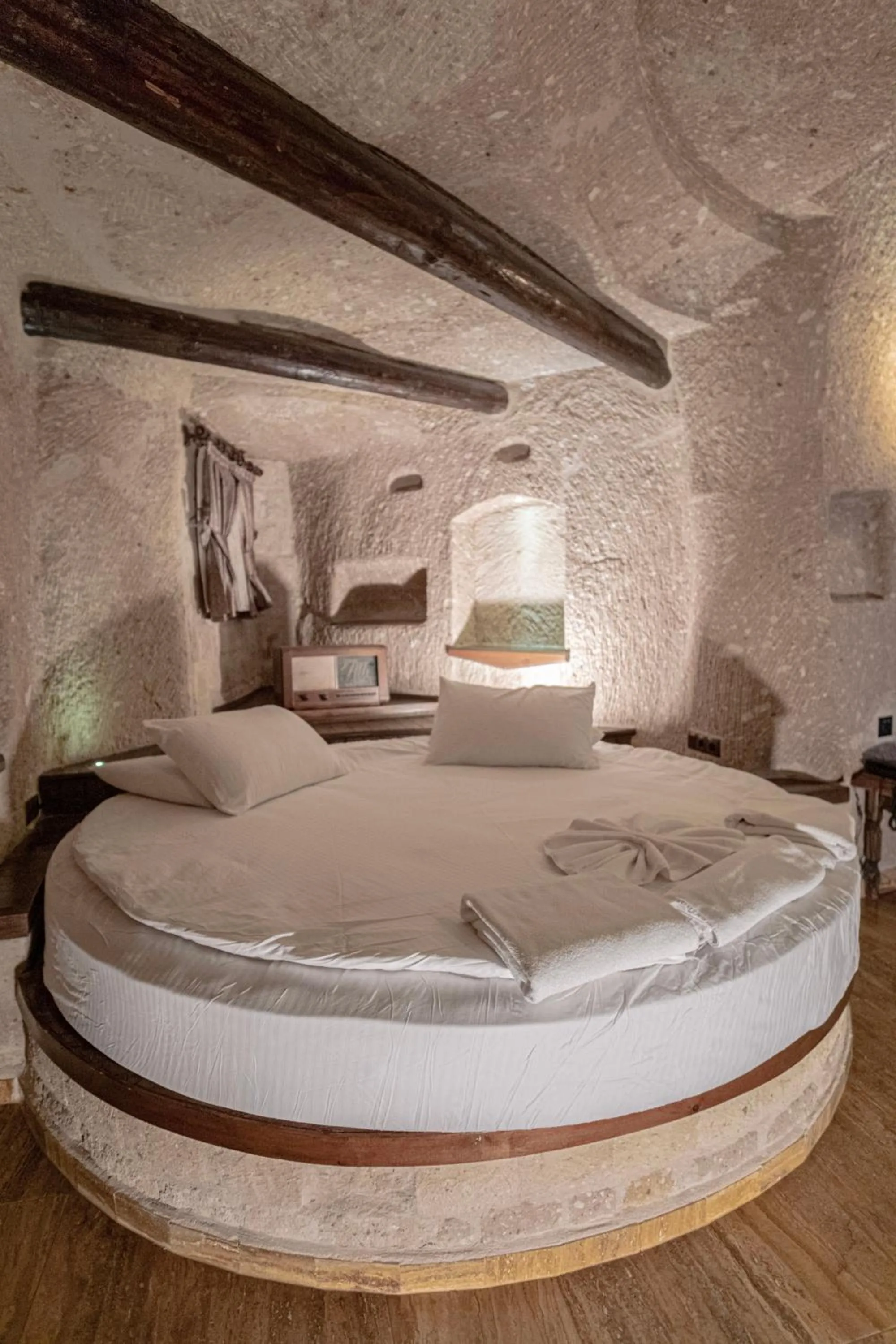 Bed in Kemerhan Cave Suites