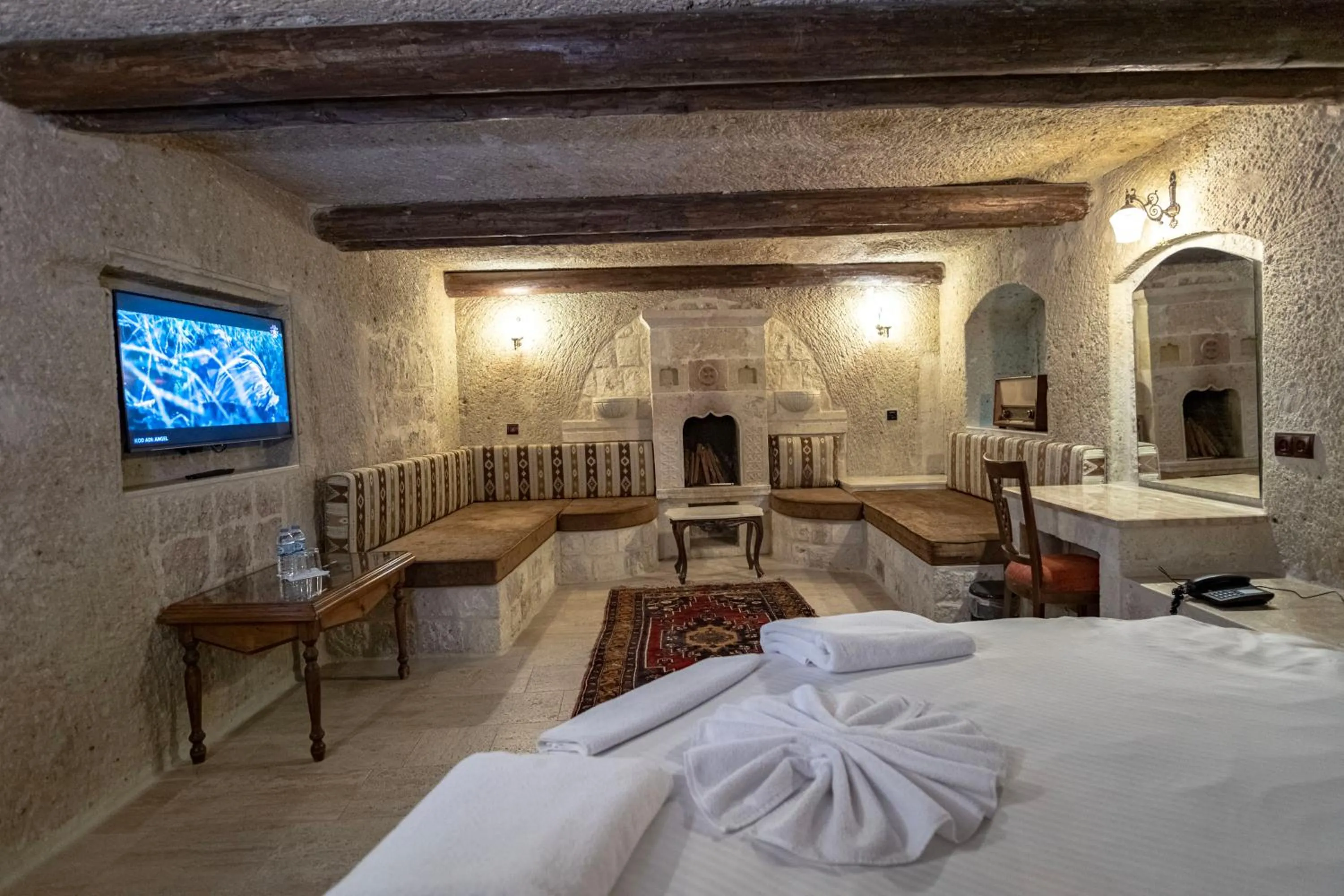 Living room, Bed in Kemerhan Cave Suites