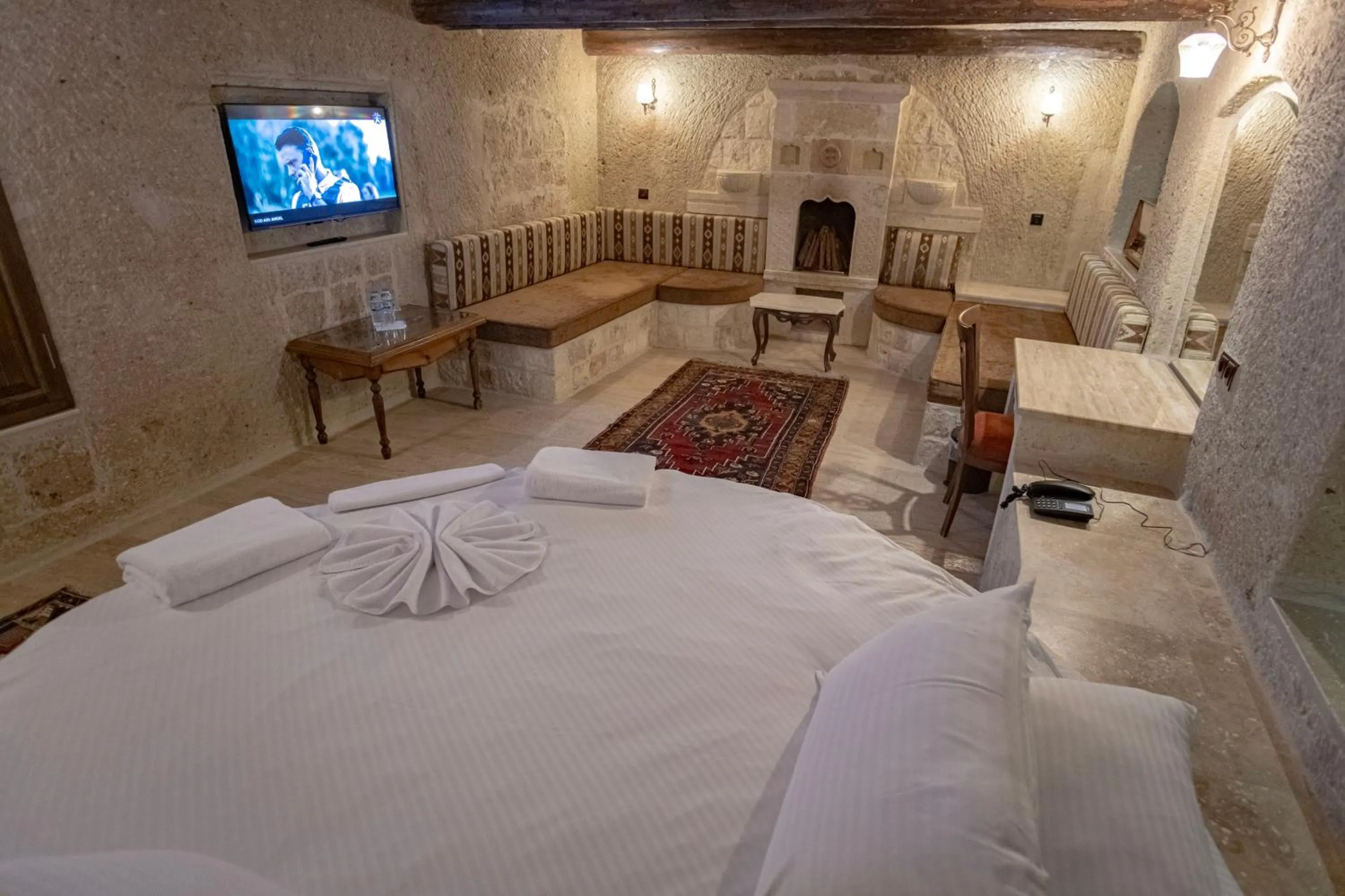 TV and multimedia, Bed in Kemerhan Cave Suites