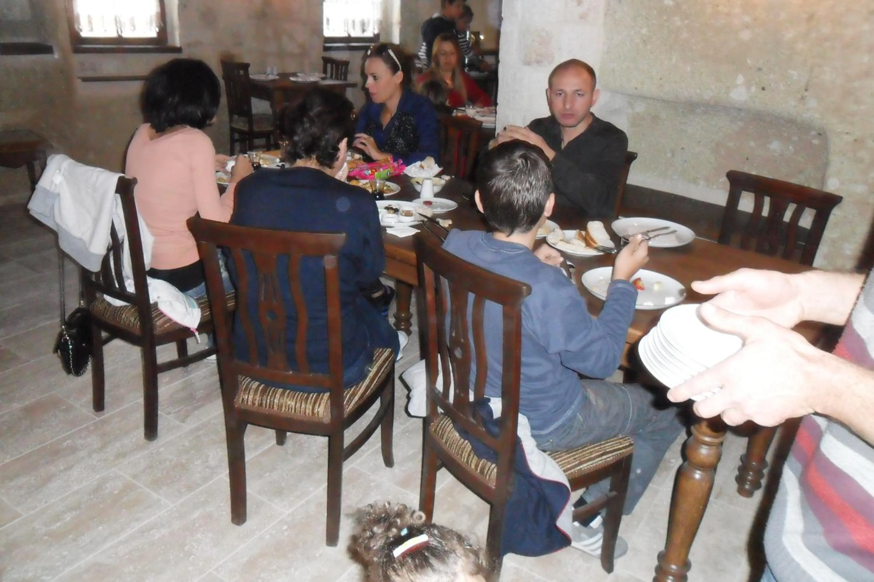 Restaurant/places to eat in Kemerhan Cave Suites