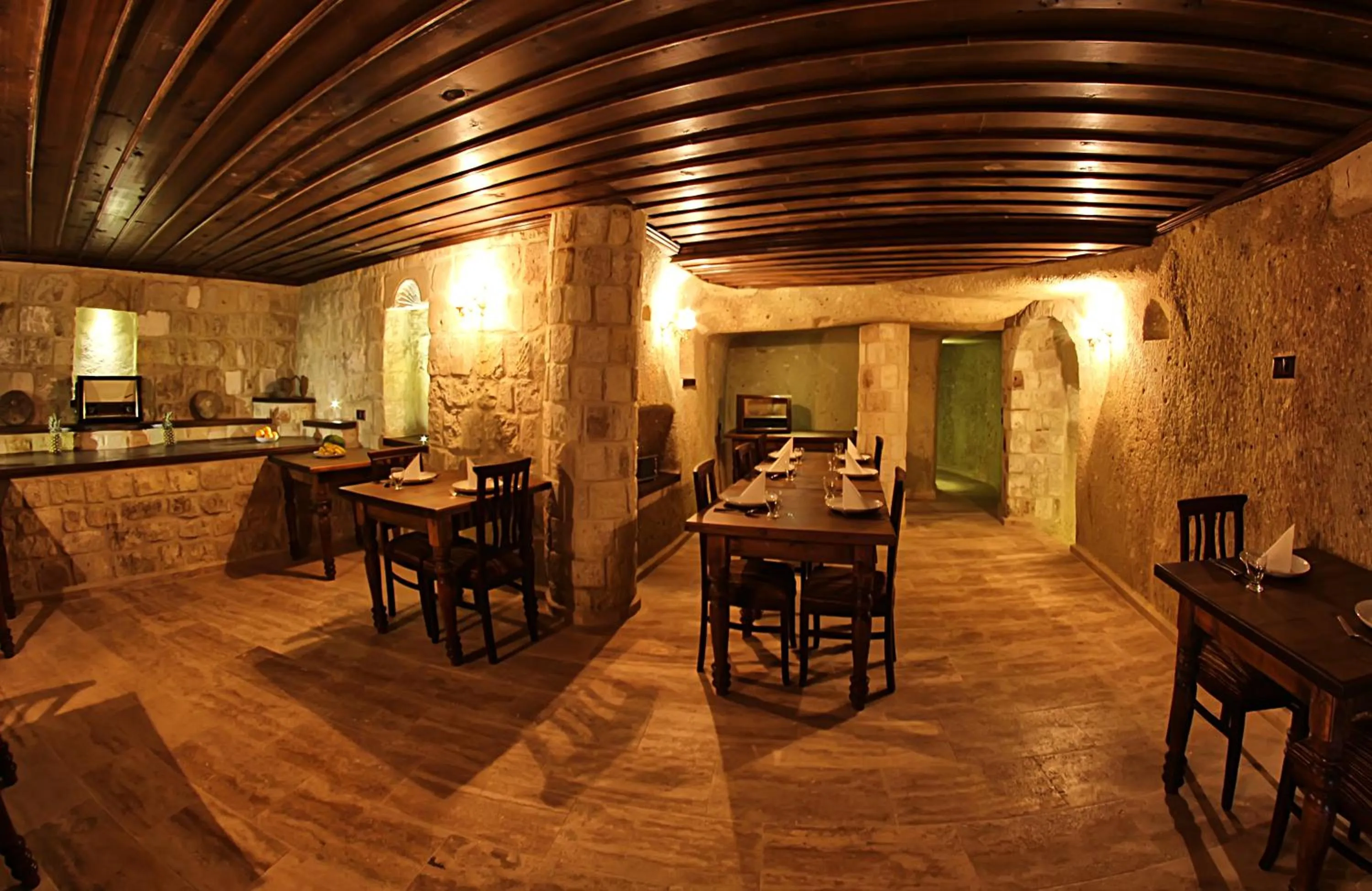 Restaurant/places to eat in Kemerhan Cave Suites