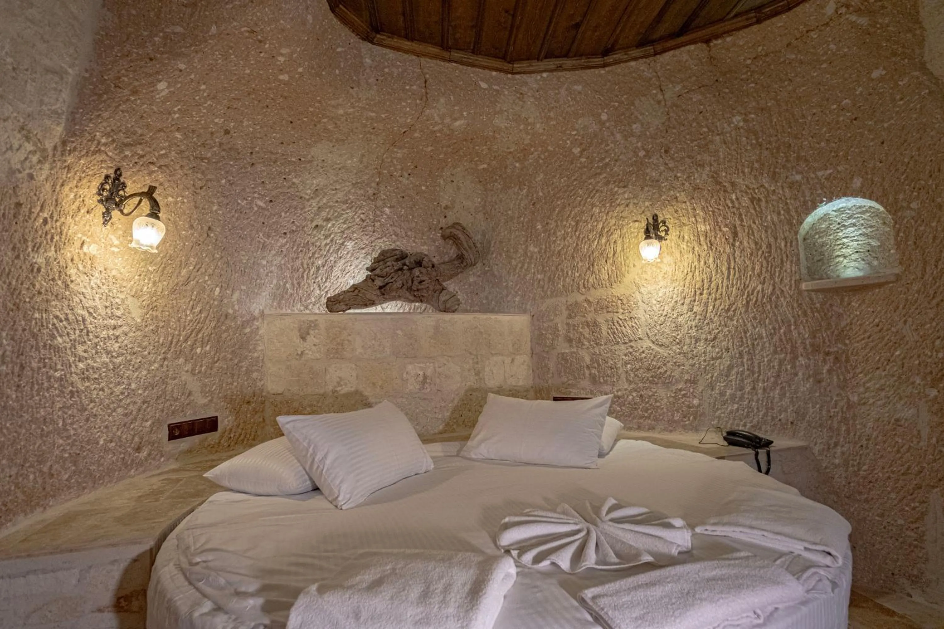 Bed in Kemerhan Cave Suites