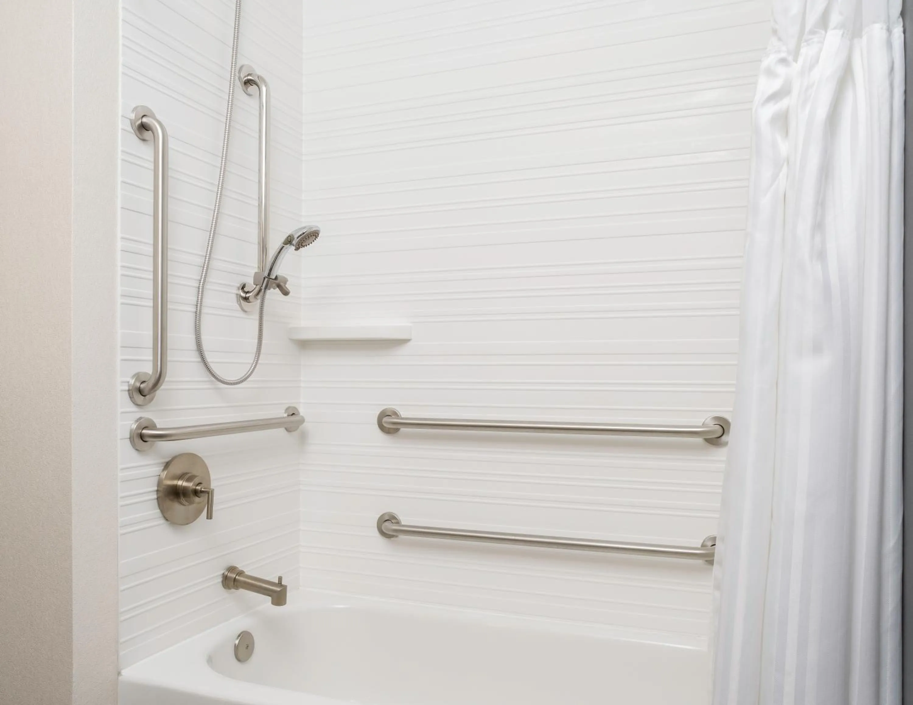 Bath in Hilton Garden Inn Phoenix Airport