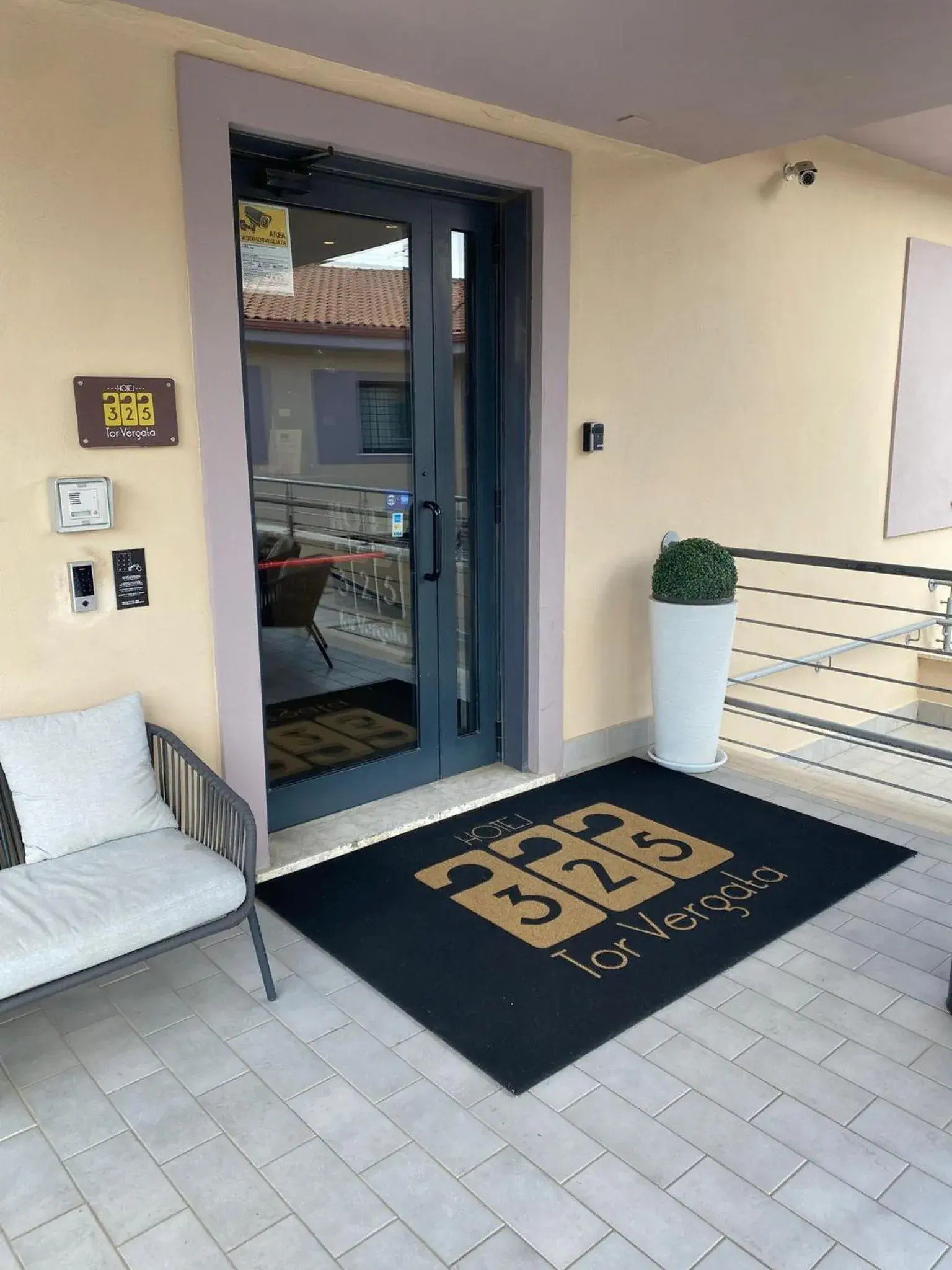 Property building in Hotel 325 Tor Vergata Property building in Hotel 325 Tor Vergata