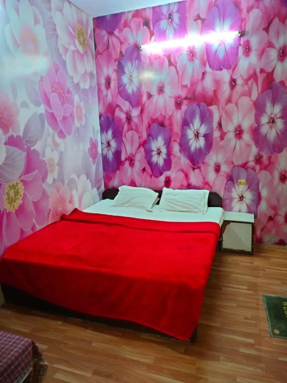 Deluxe Double Room with Shower in Hotel Raj Deluxe Double Room with Shower in Hotel Raj