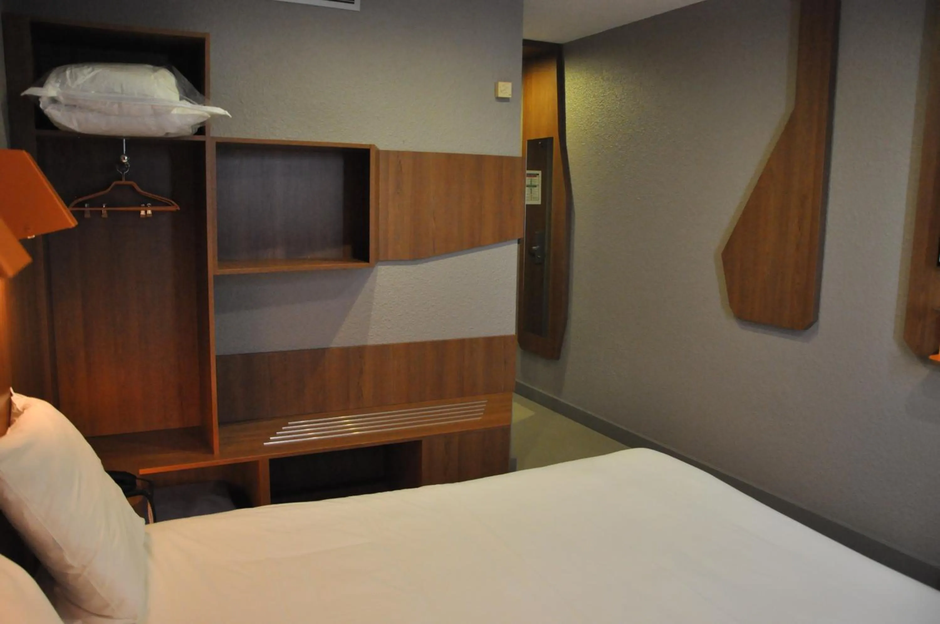 Bed in ibis Styles Gien