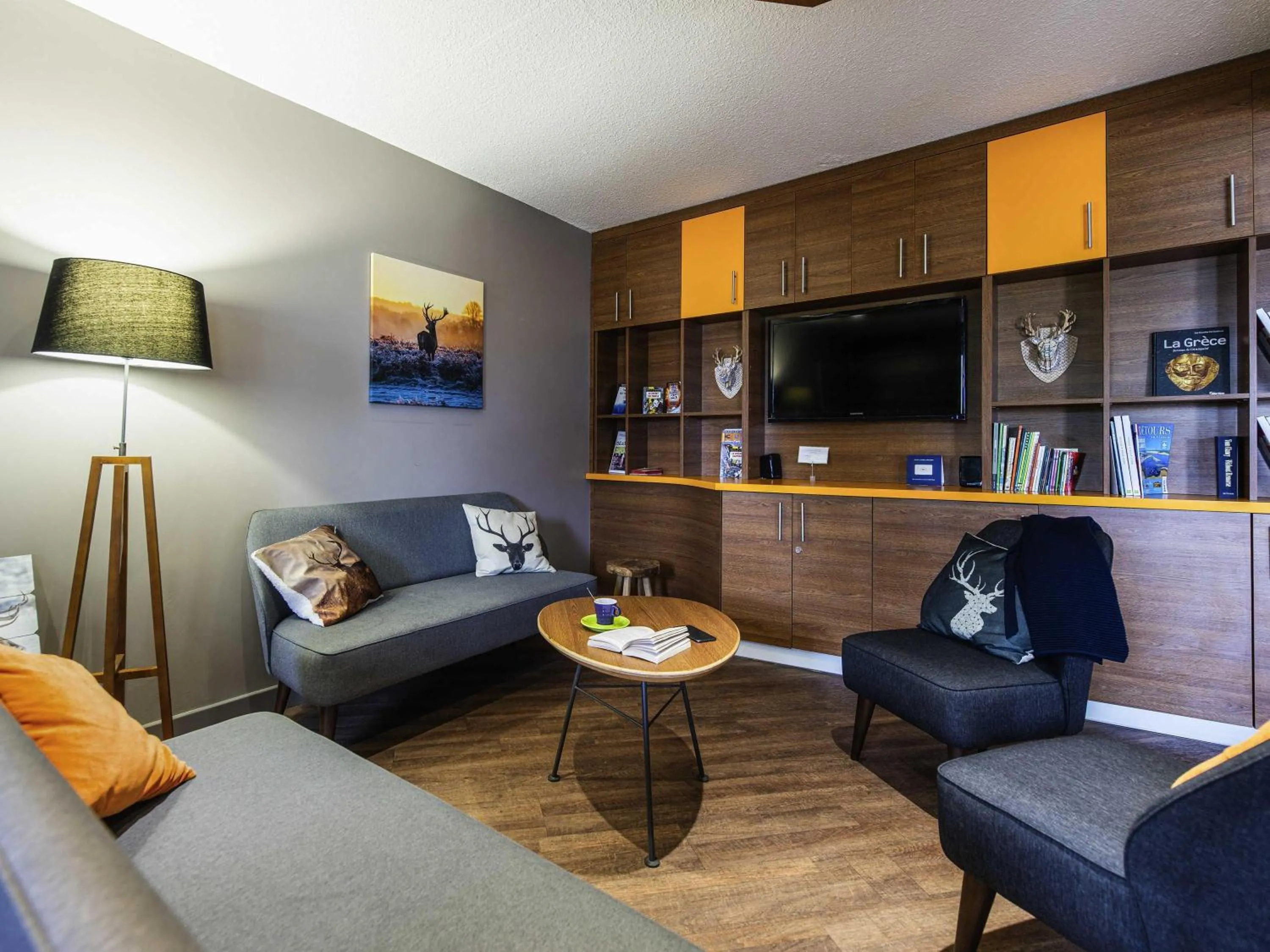 Lounge or bar in ibis Styles Gien