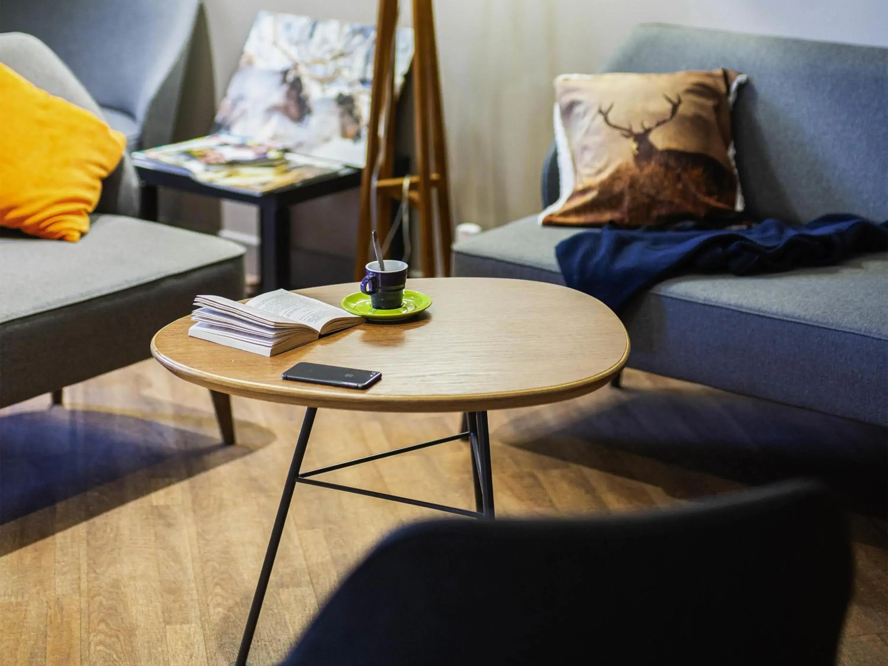 Lounge or bar in ibis Styles Gien Lounge or bar in ibis Styles Gien