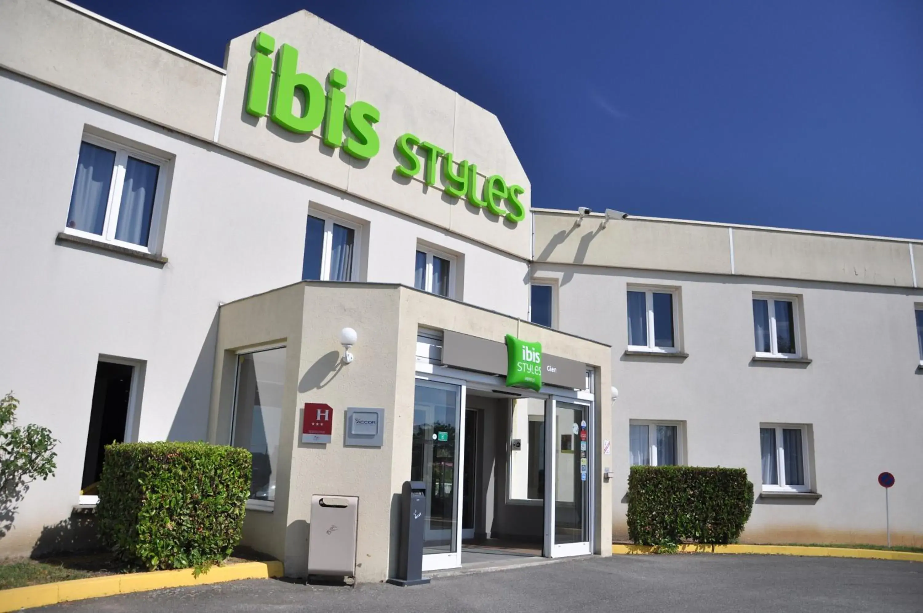 Facade/entrance in ibis Styles Gien Facade/entrance in ibis Styles Gien