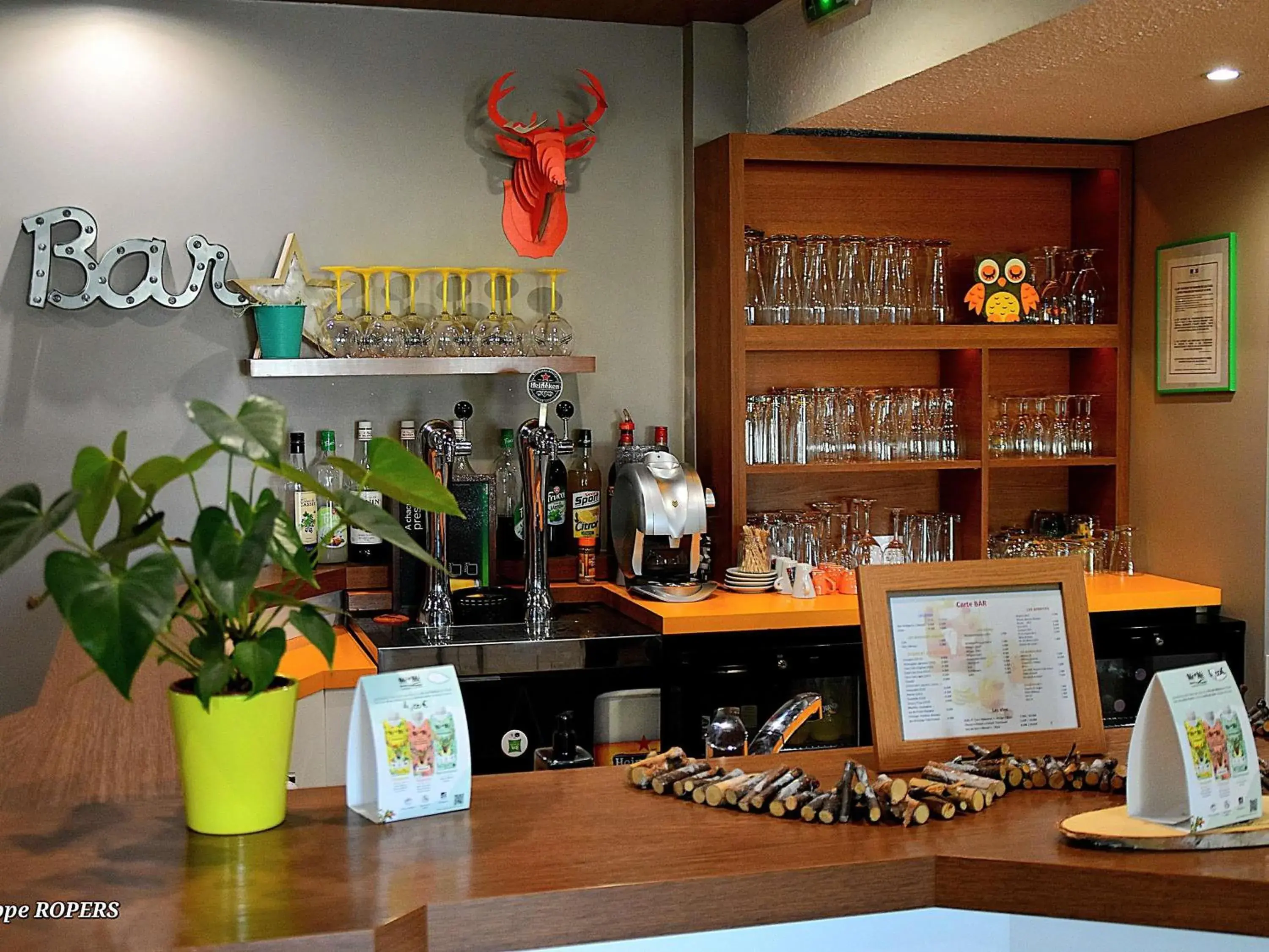 Lounge or bar in ibis Styles Gien Lounge or bar in ibis Styles Gien