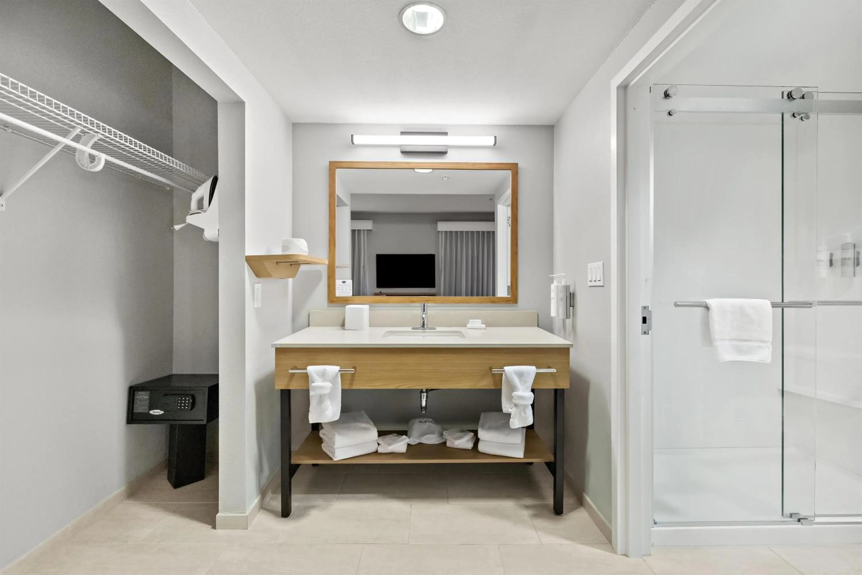 Bathroom in Hampton Inn & Suites Lancaster